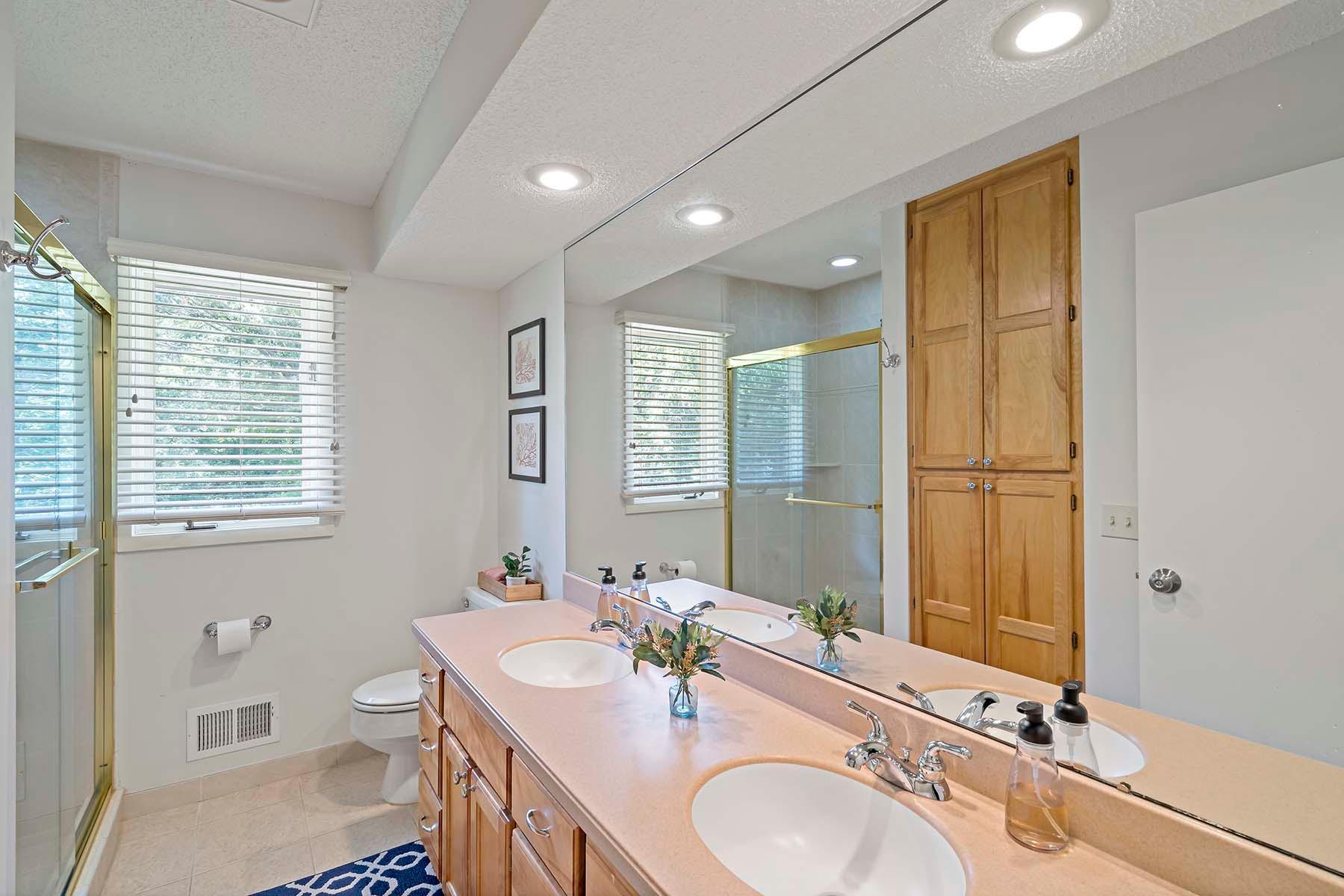 2833 Mayfield Road
