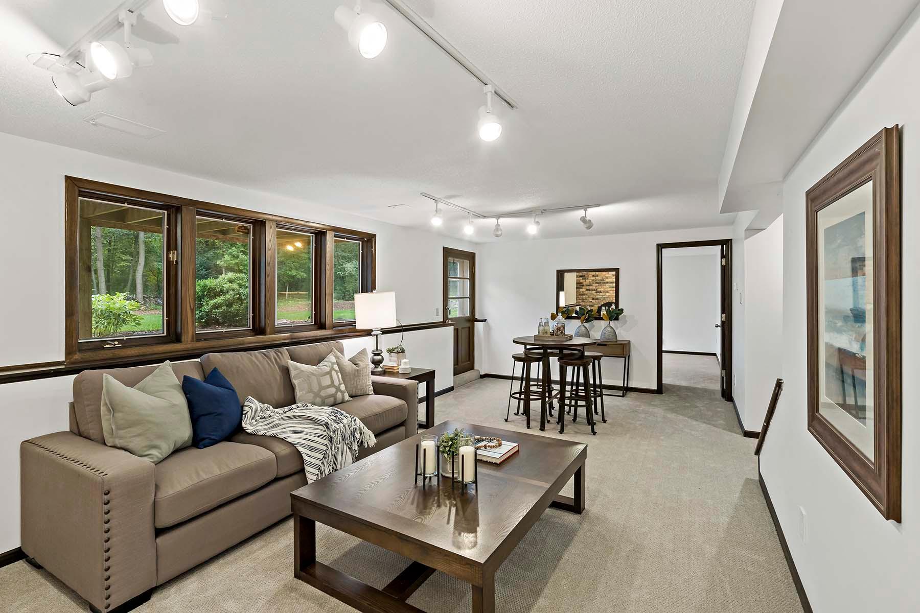 2833 Mayfield Road