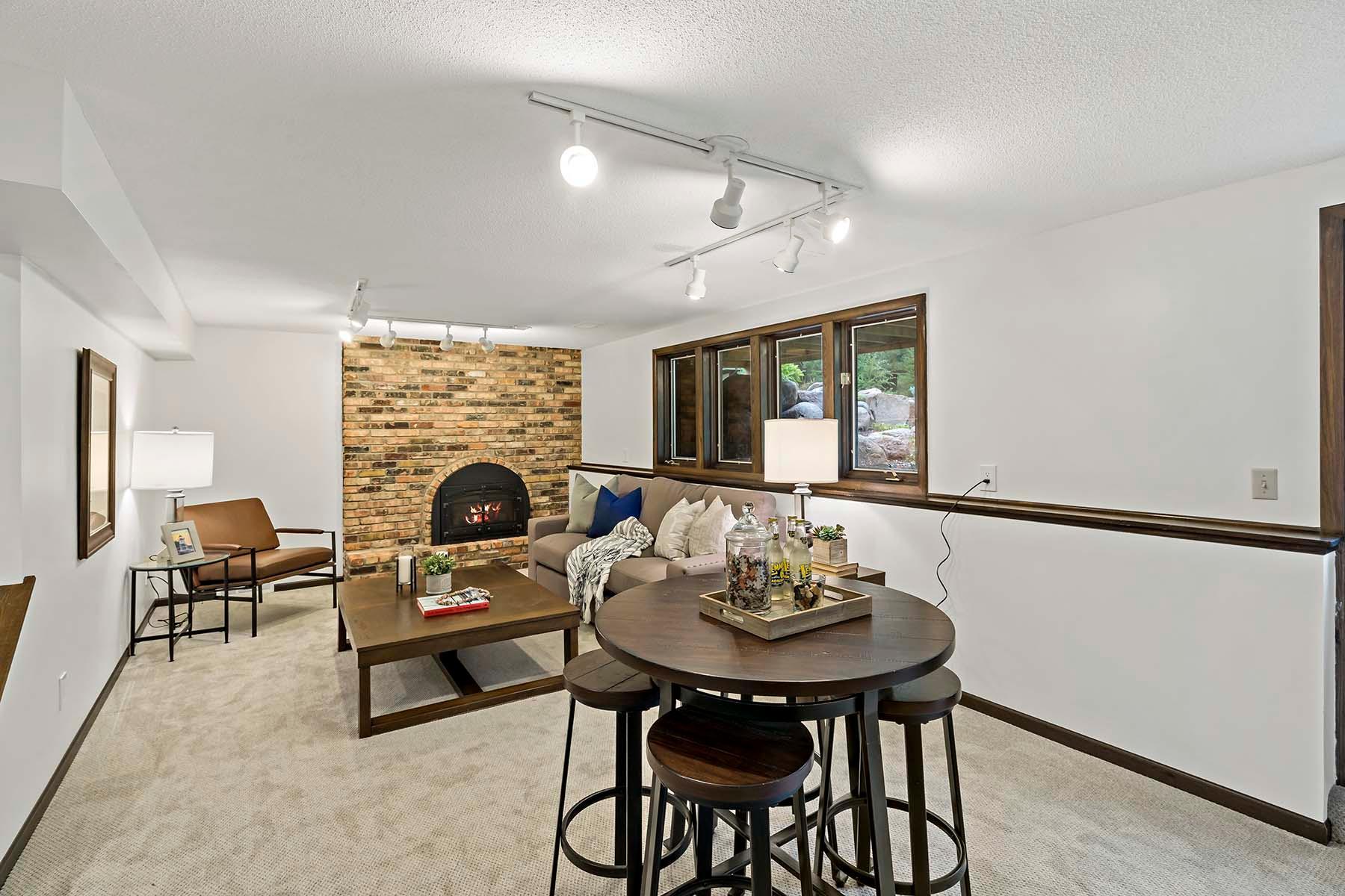 2833 Mayfield Road