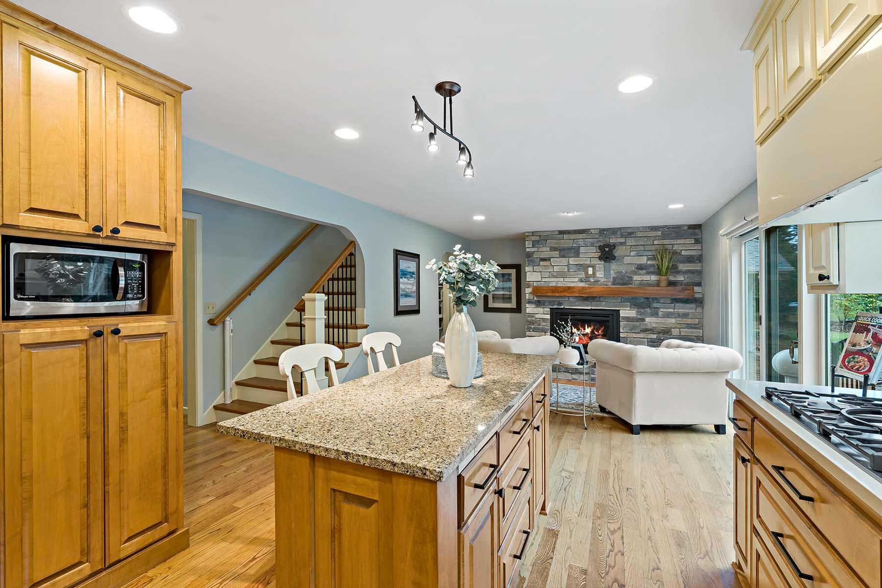 2833 Mayfield Road