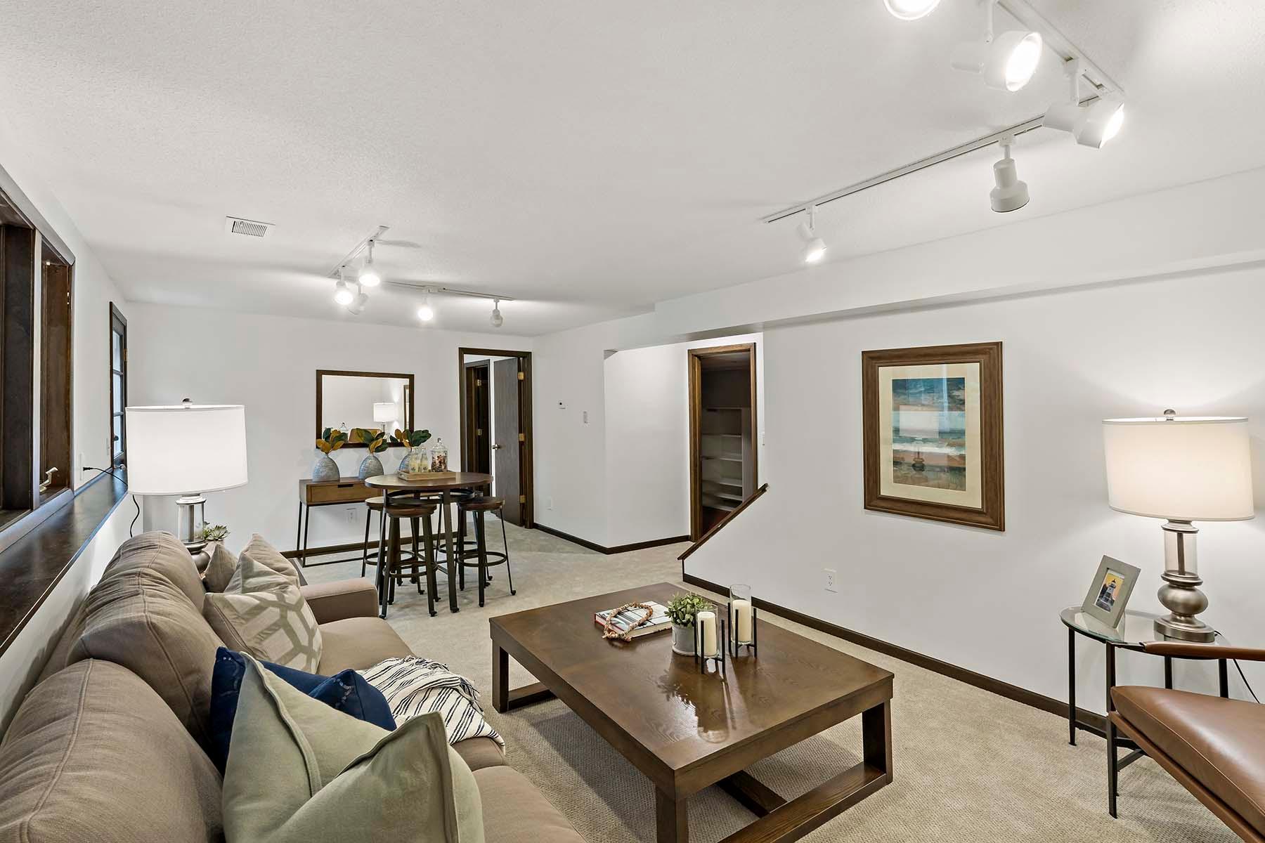 2833 Mayfield Road