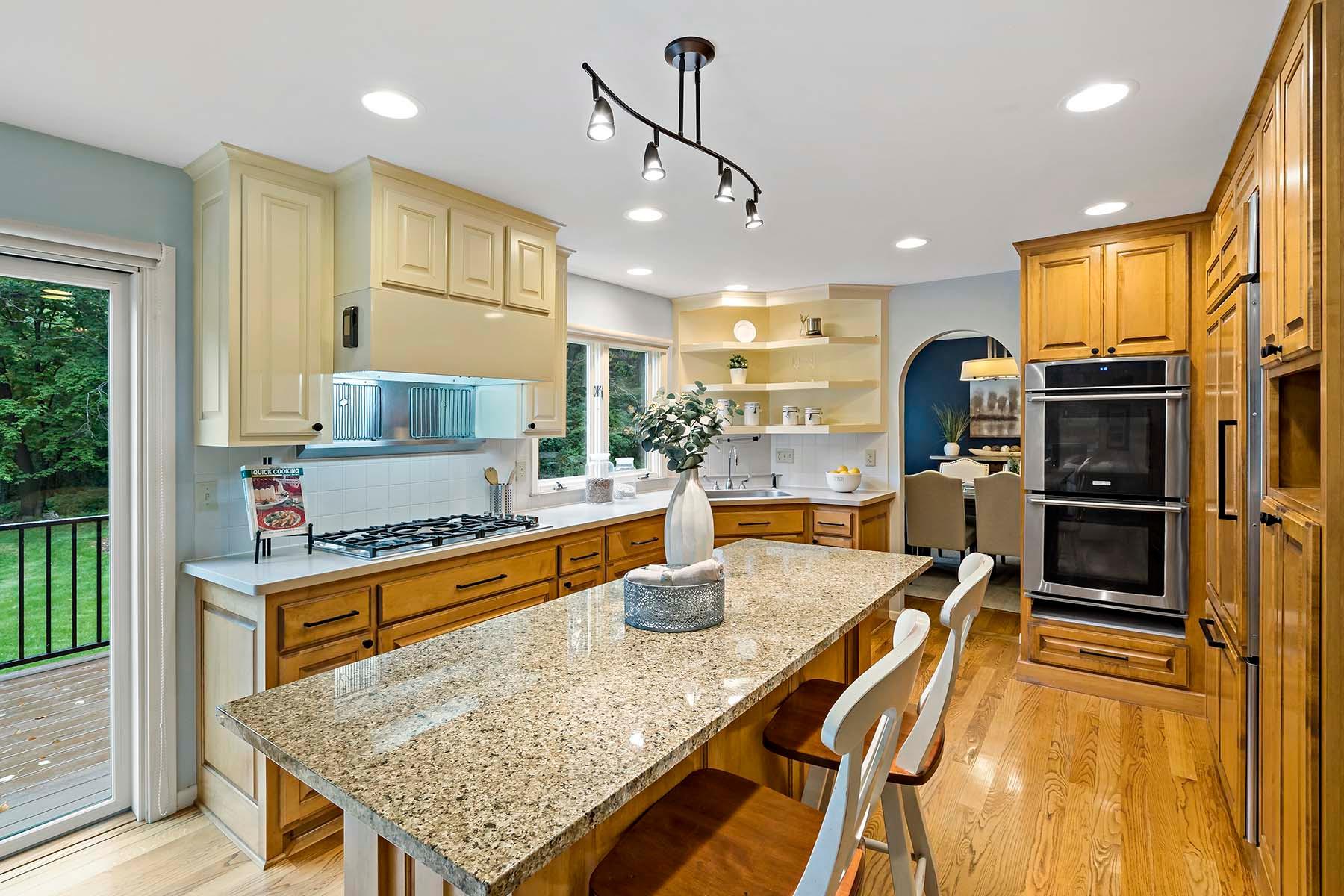 2833 Mayfield Road