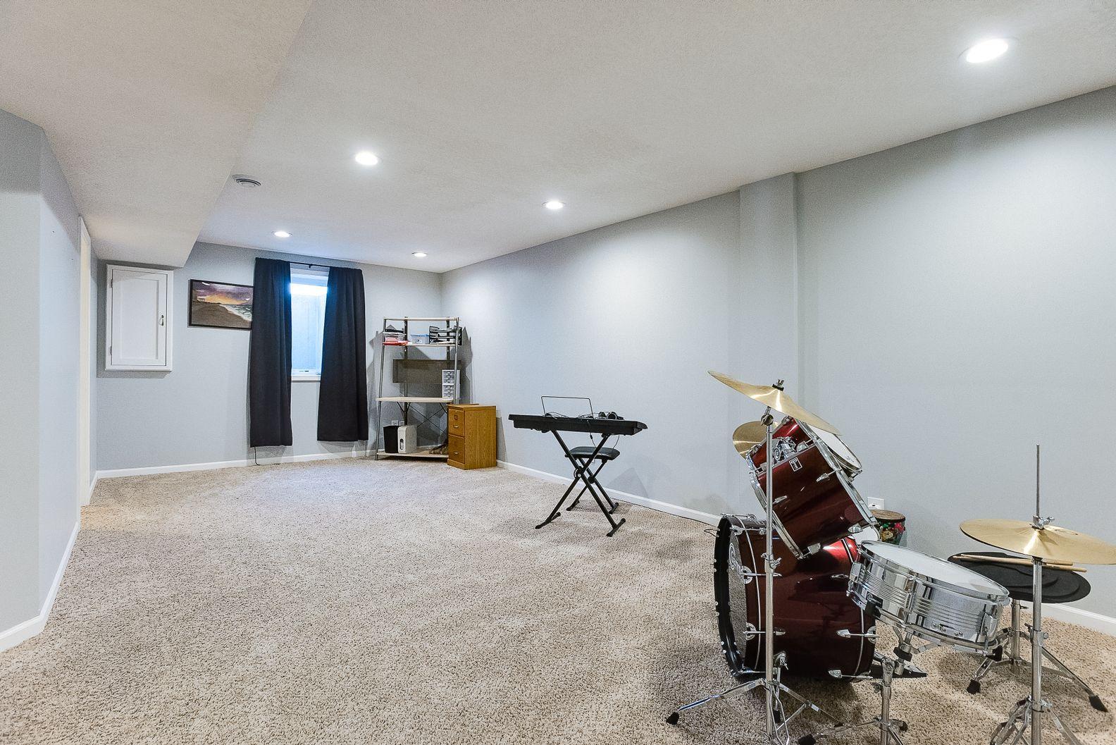 9318 204th Street W