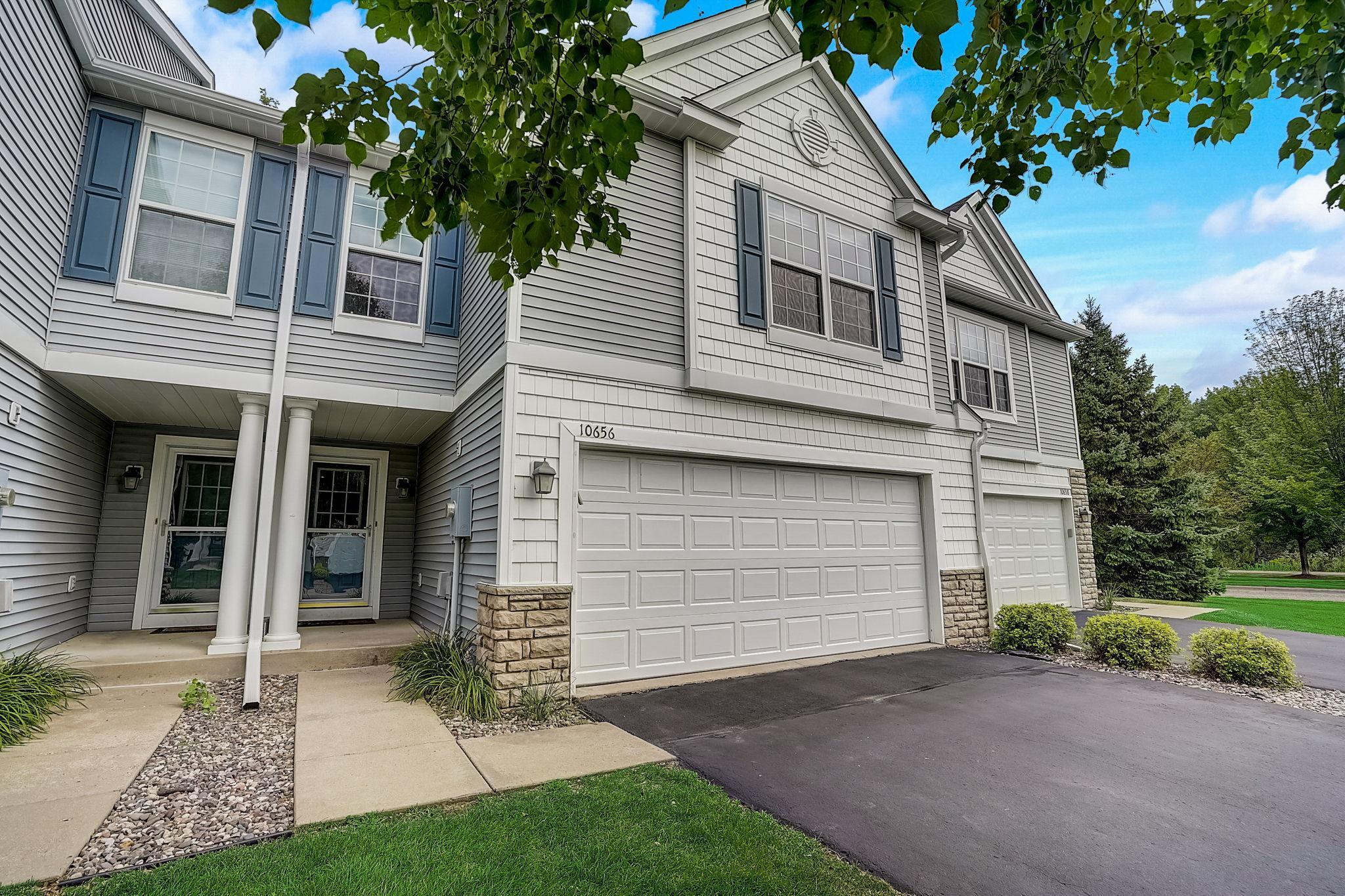 10656 Pond Curve