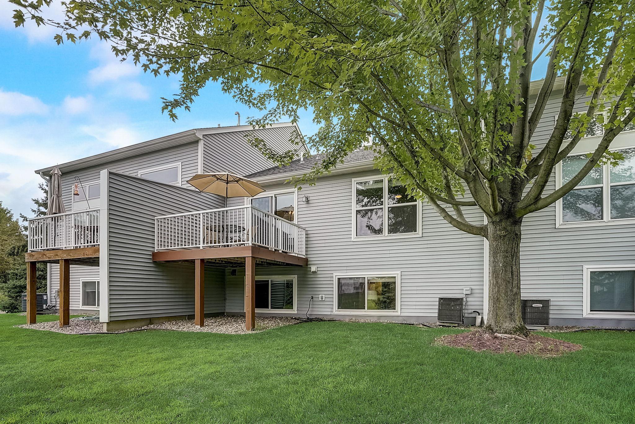 10656 Pond Curve