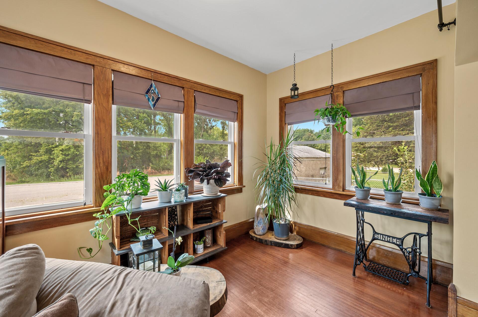 525 Main Street S