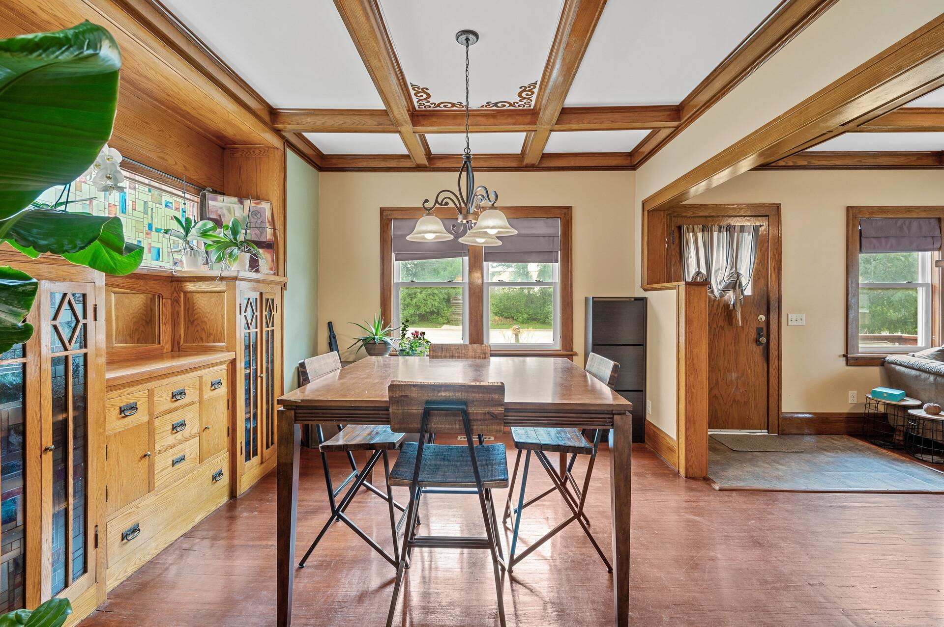 525 Main Street S