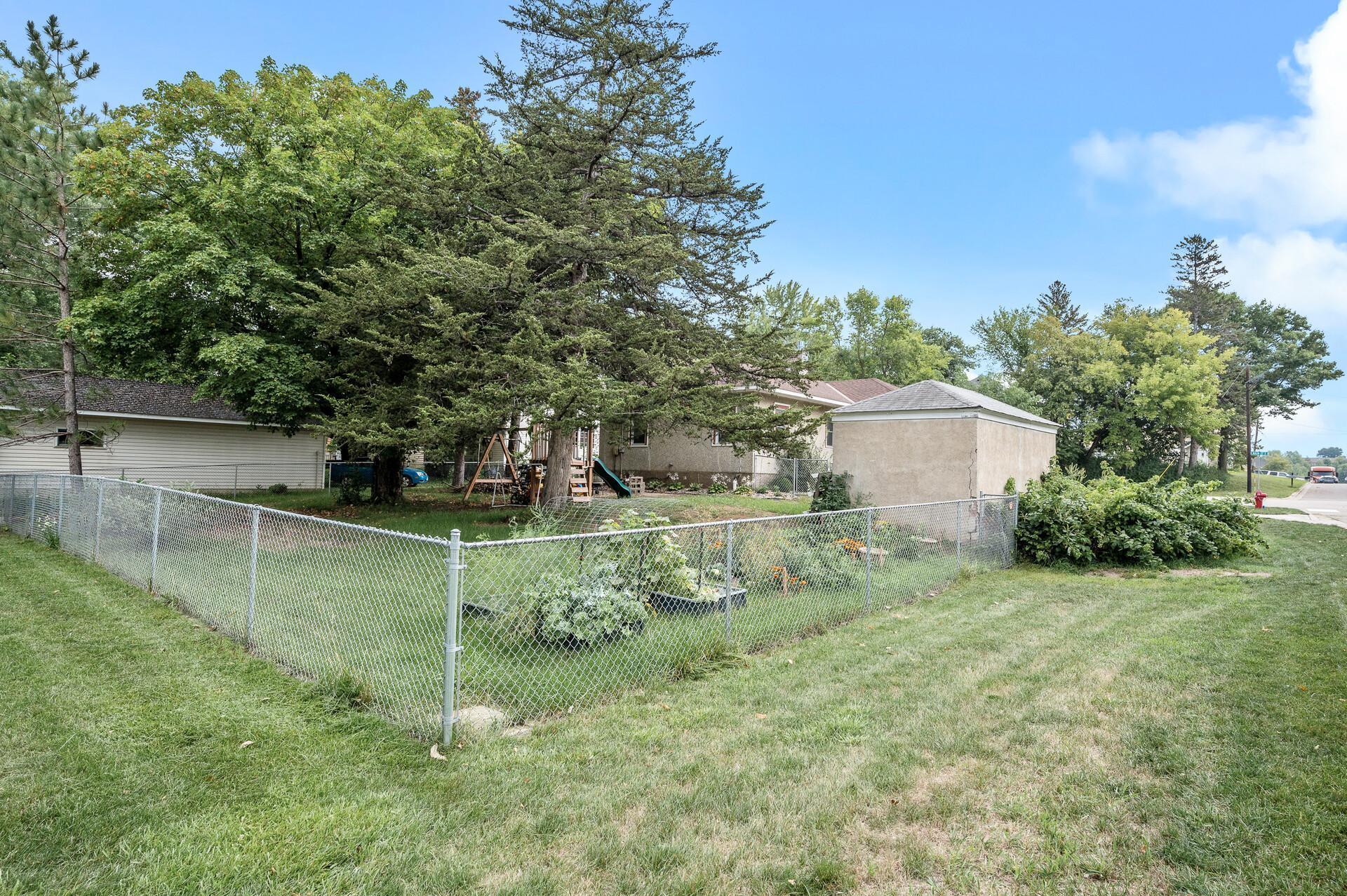 525 Main Street S