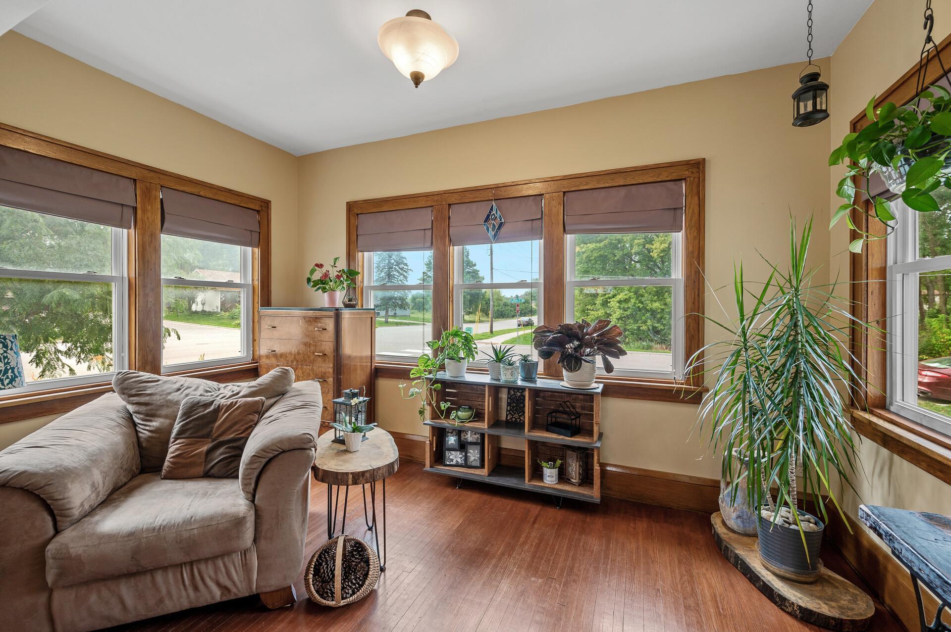 525 Main Street S