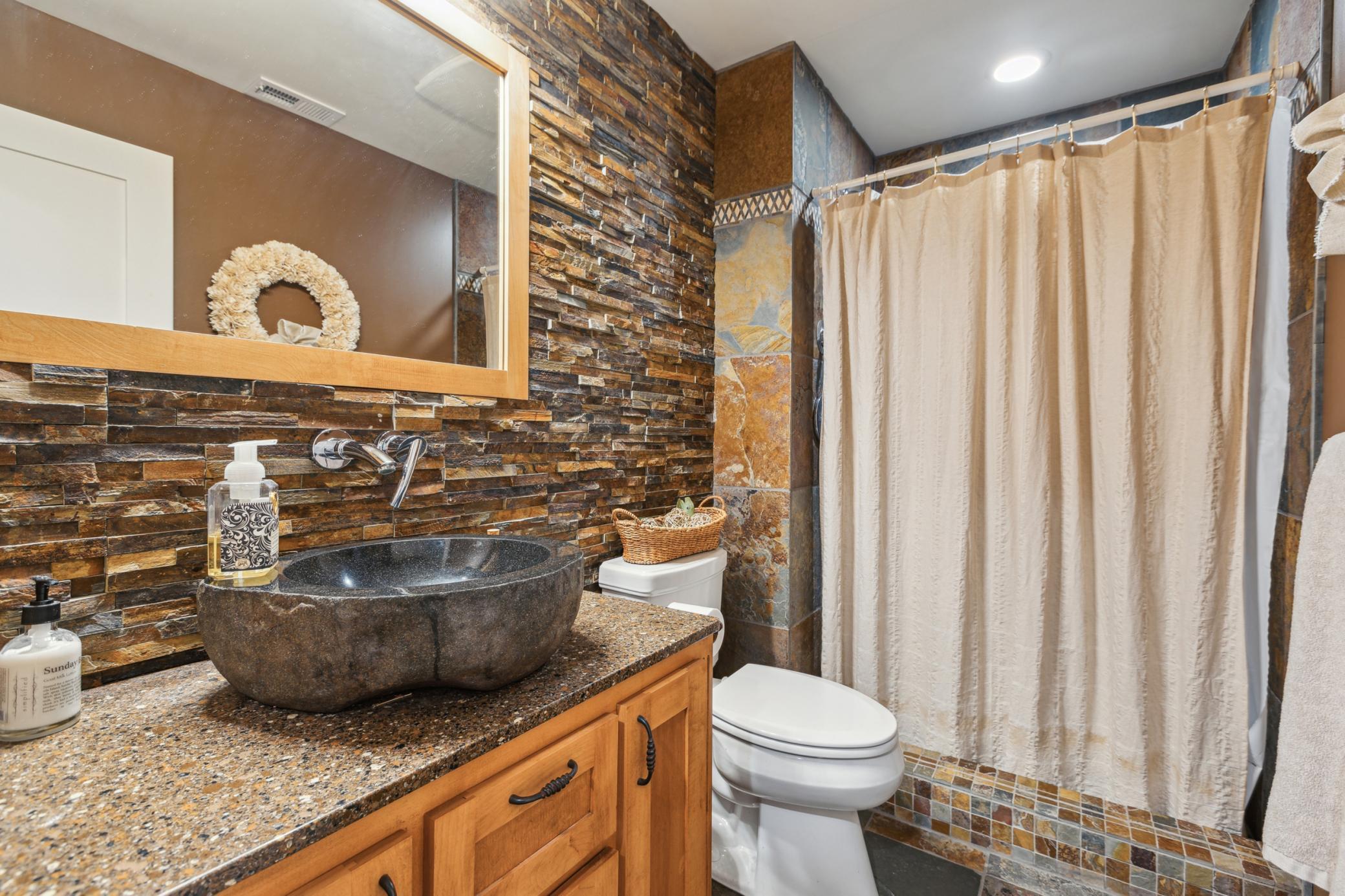 2250 Lancaster Avenue NE