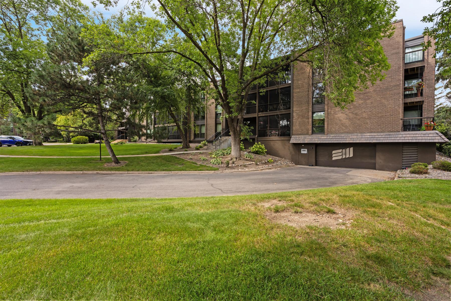 6085 Lincoln Drive Unit: 222