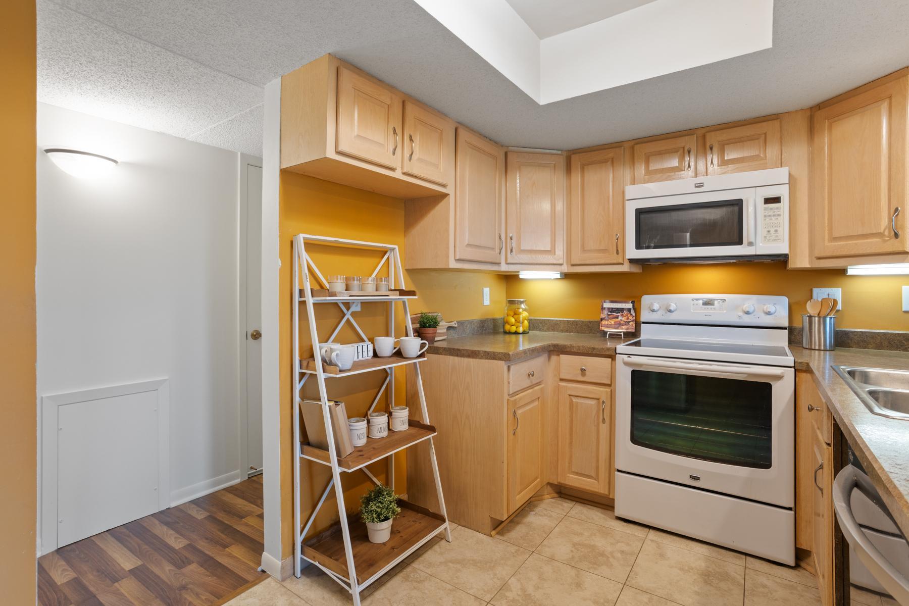 6085 Lincoln Drive Unit: 222