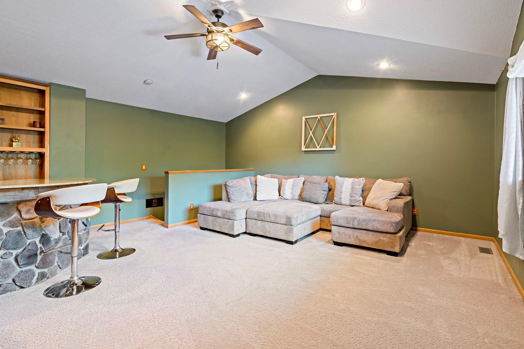 8600 Pineview Lane N