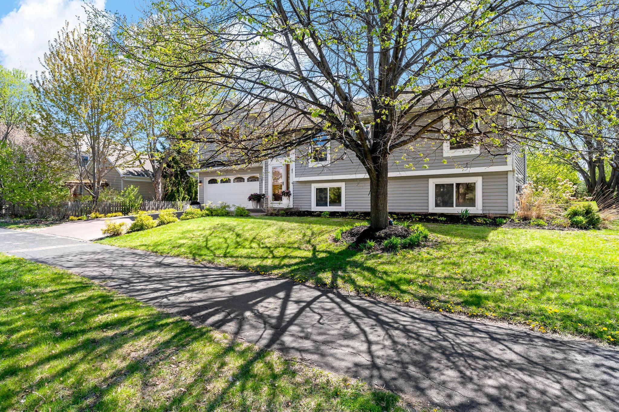 8600 Pineview Lane N