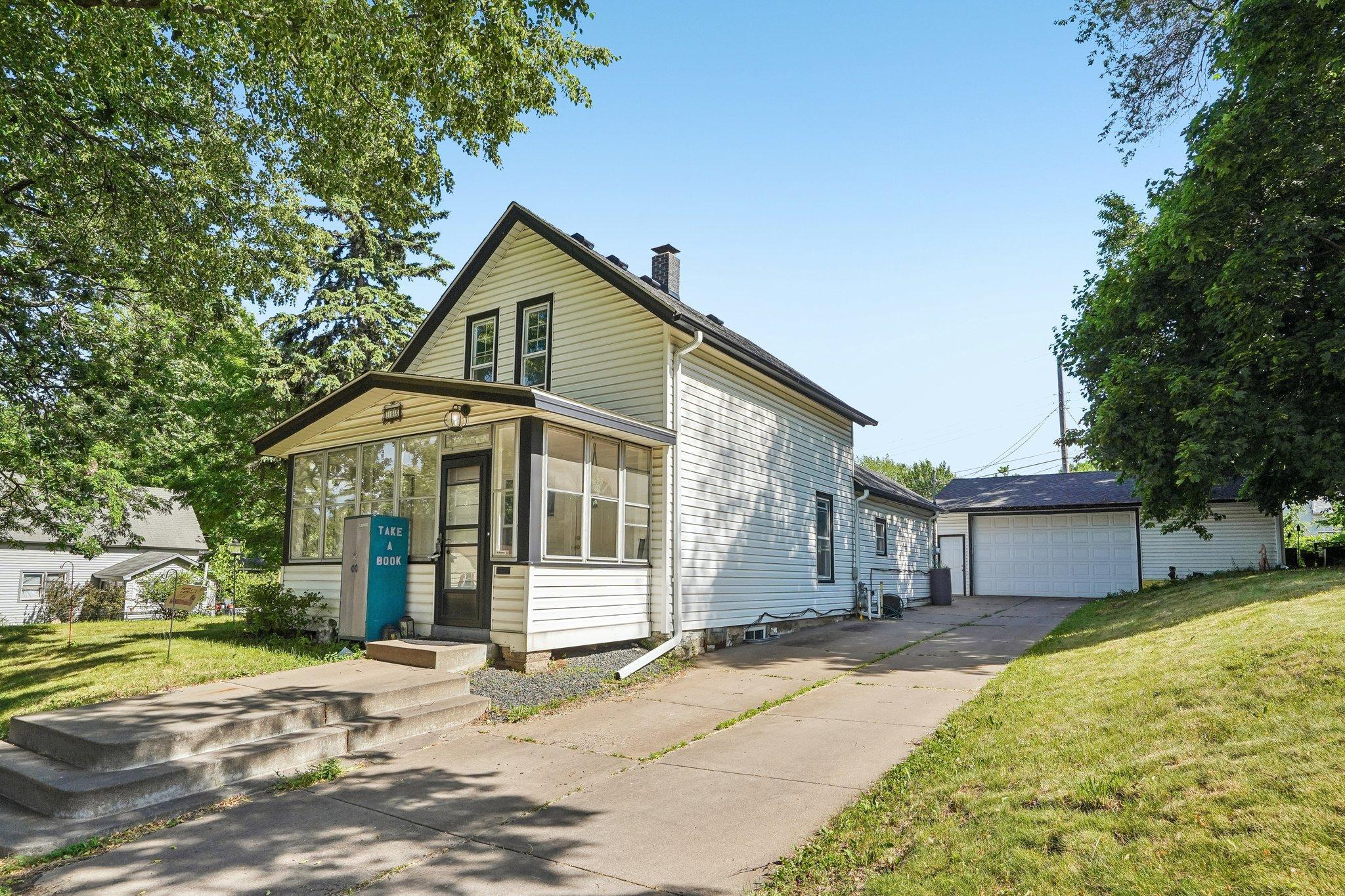 302 Wyoming Street E