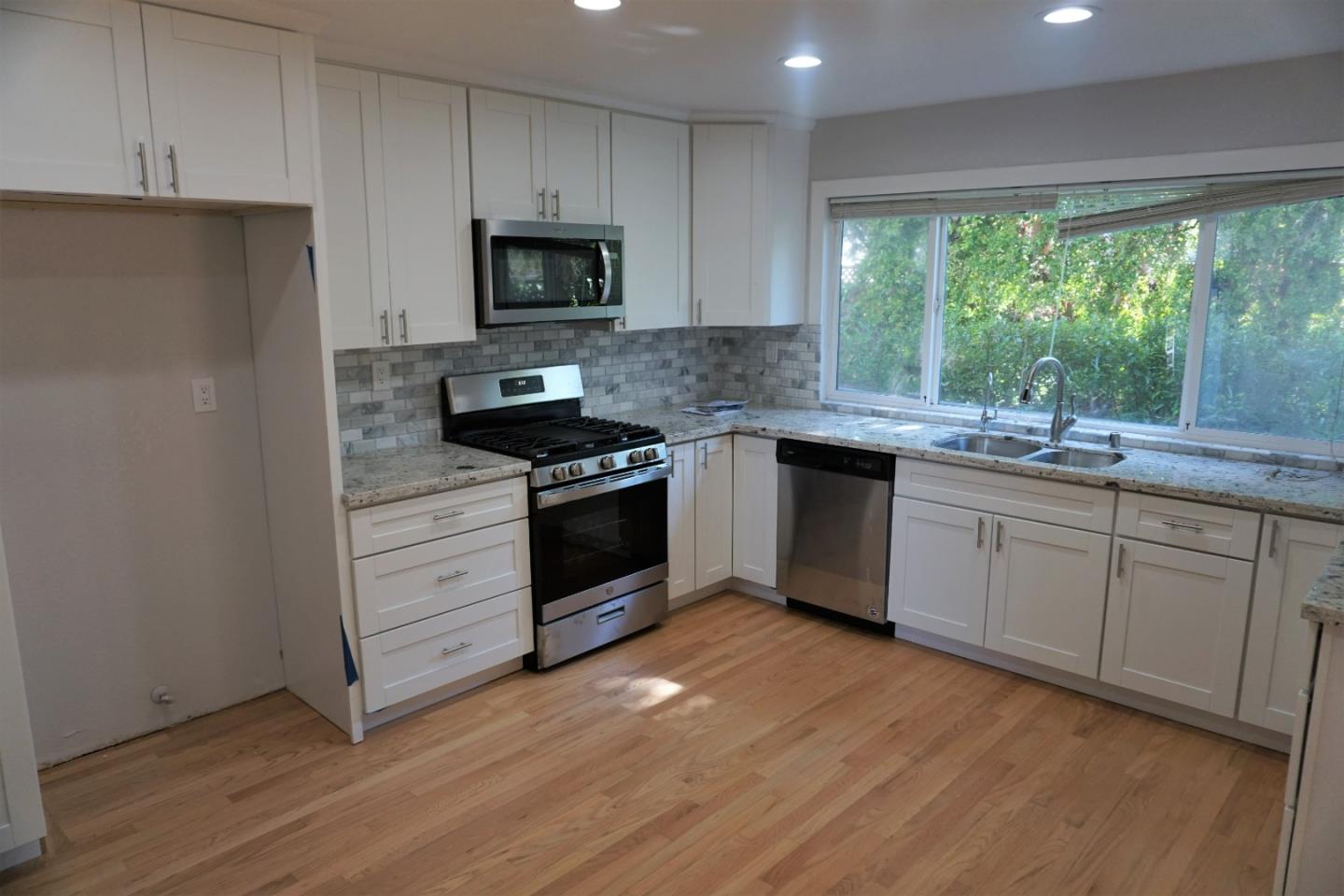 1648 Mariani DR