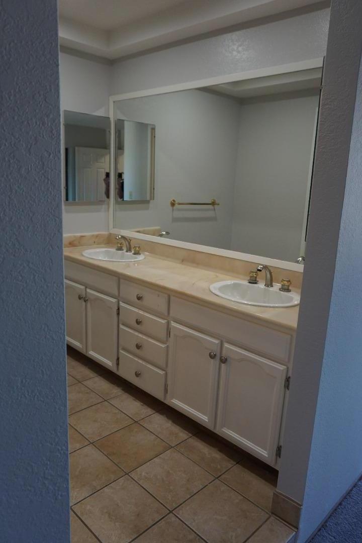1648 Mariani DR