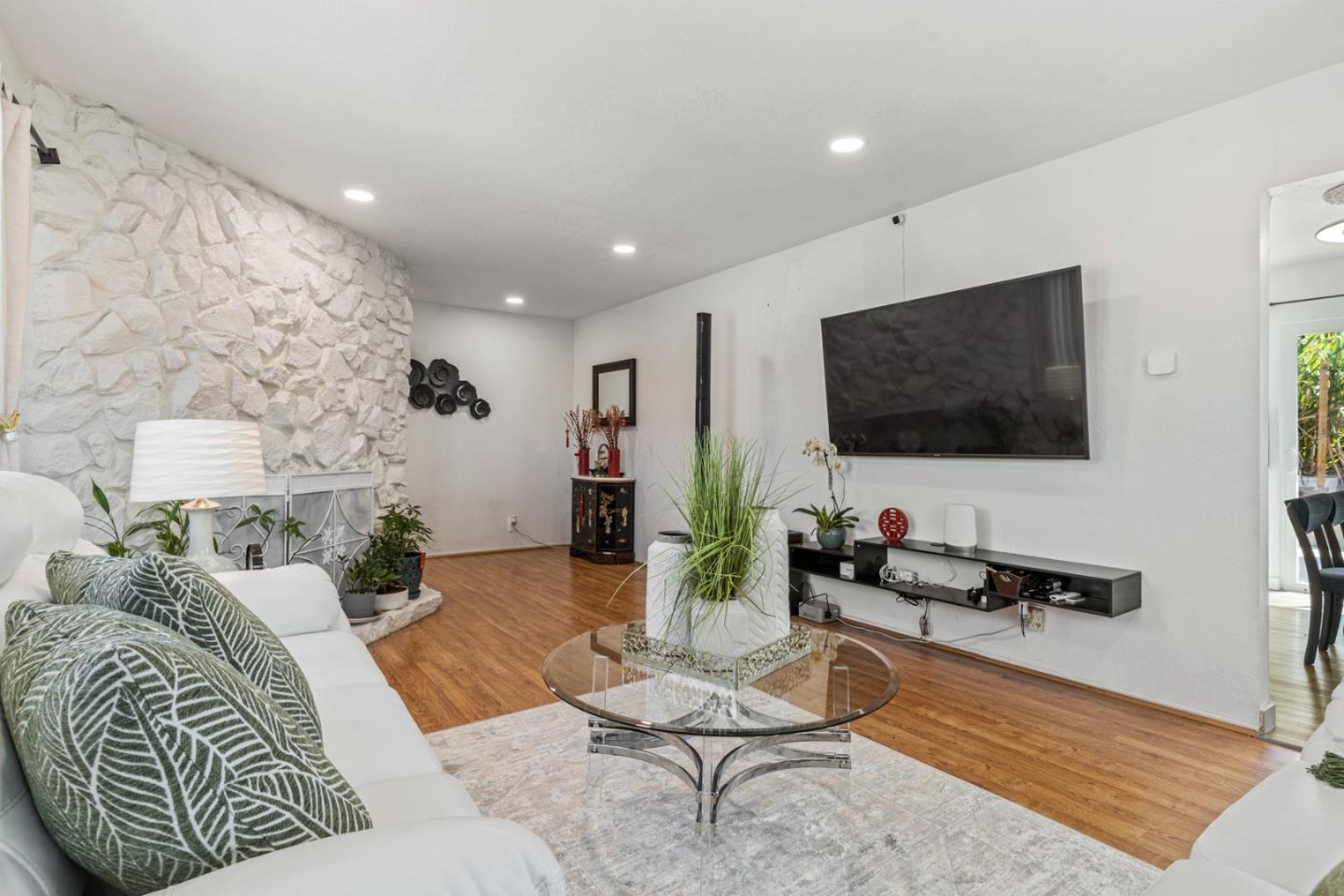 3572 Columbine DR