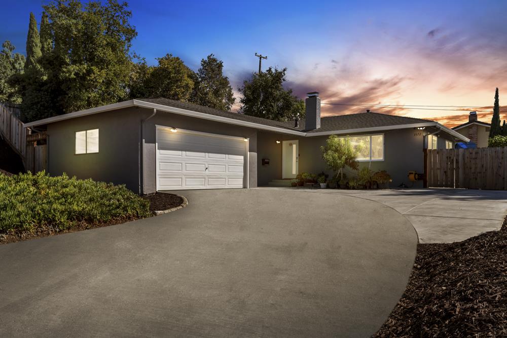 3572 Columbine DR