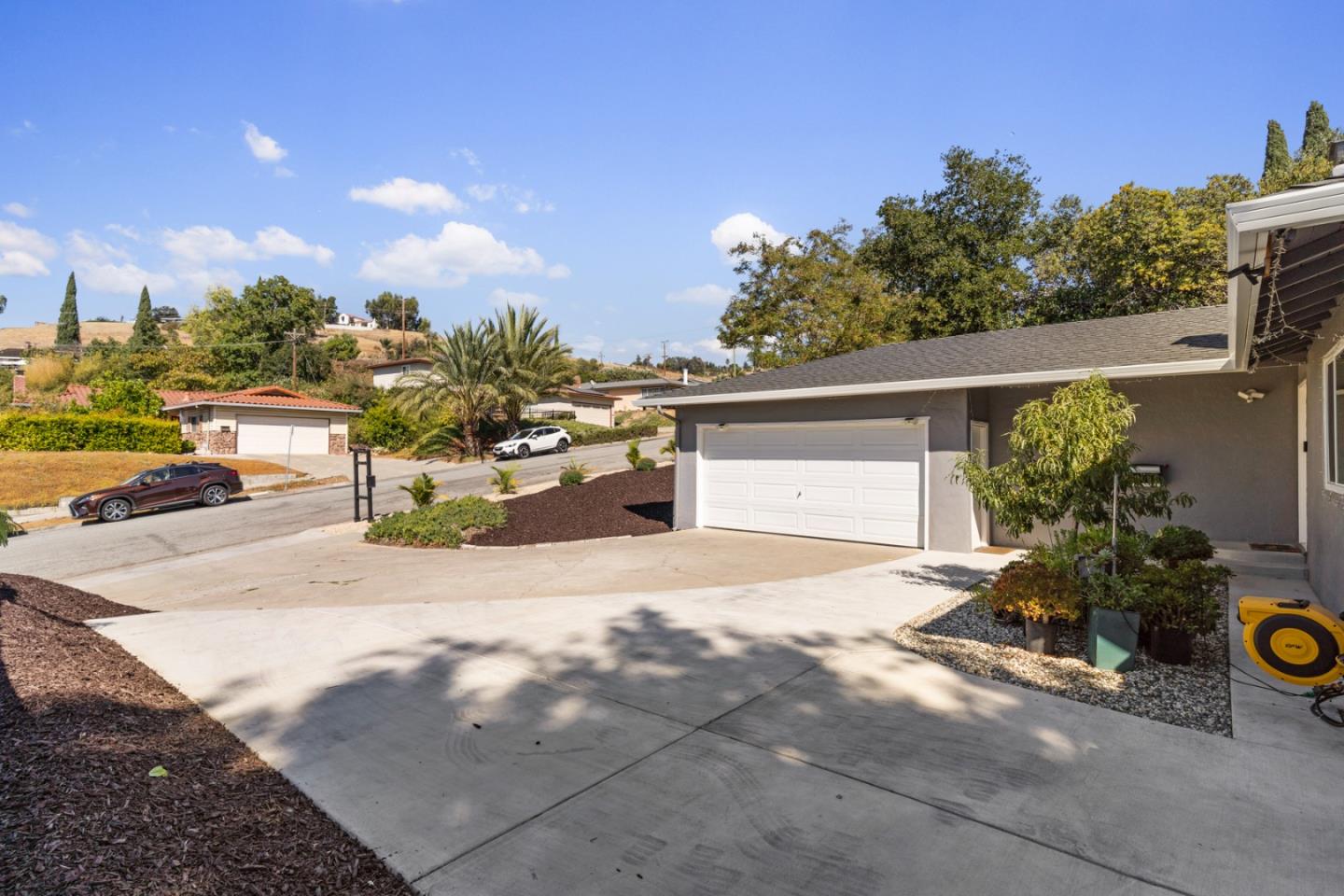 3572 Columbine DR