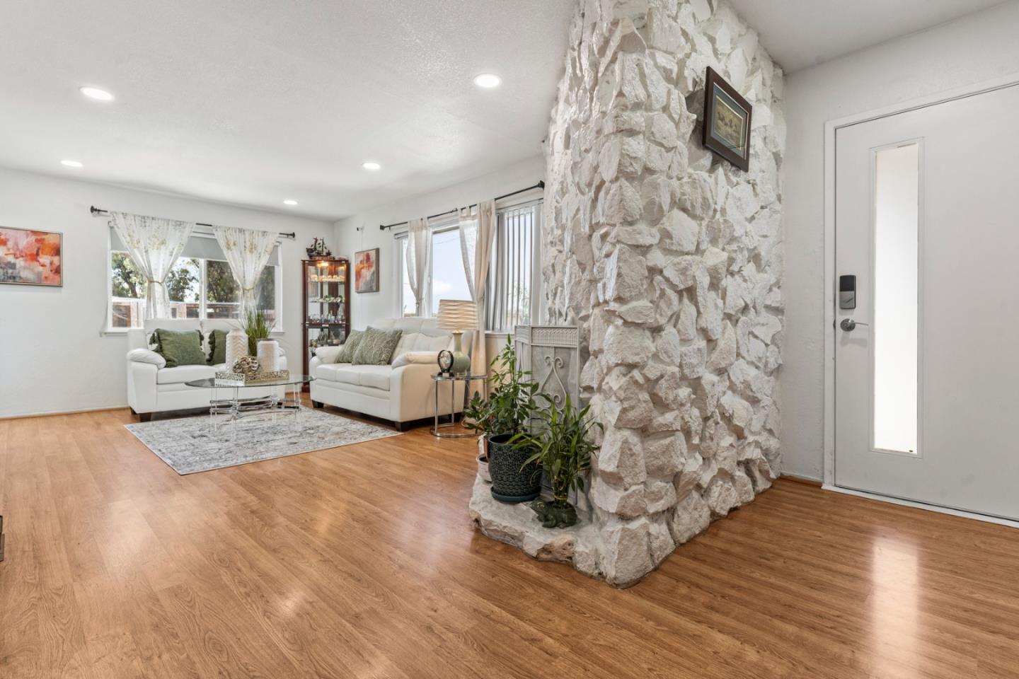 3572 Columbine DR