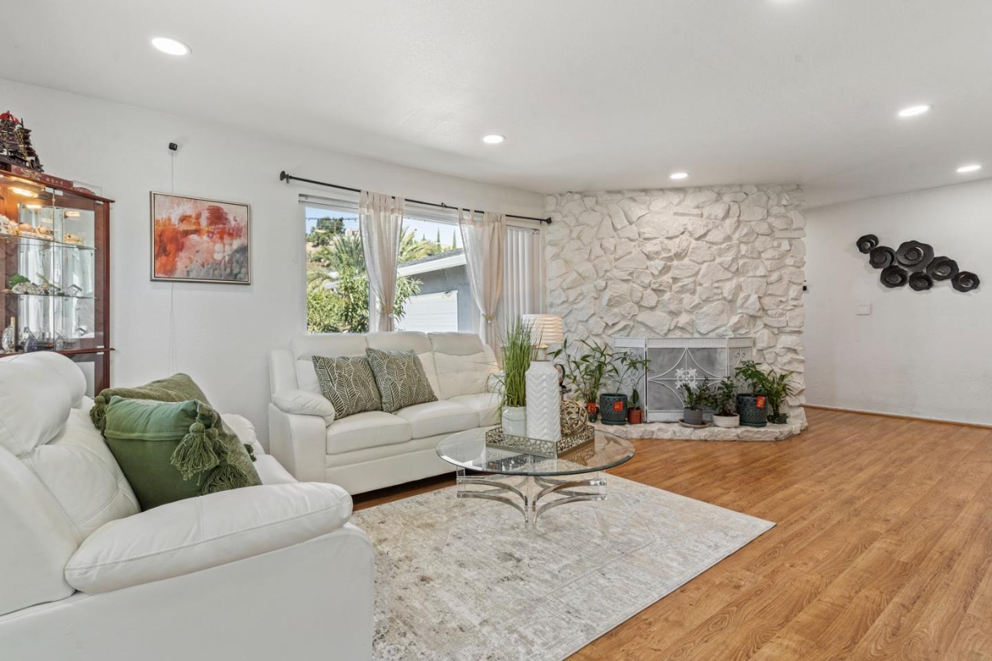 3572 Columbine DR