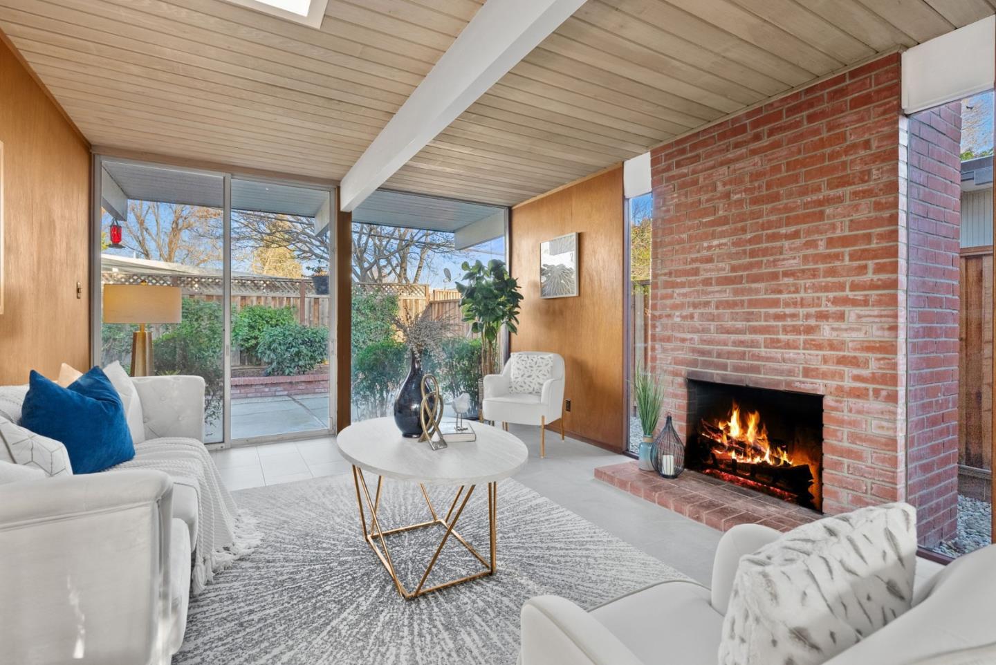 2302 Fairglen DR