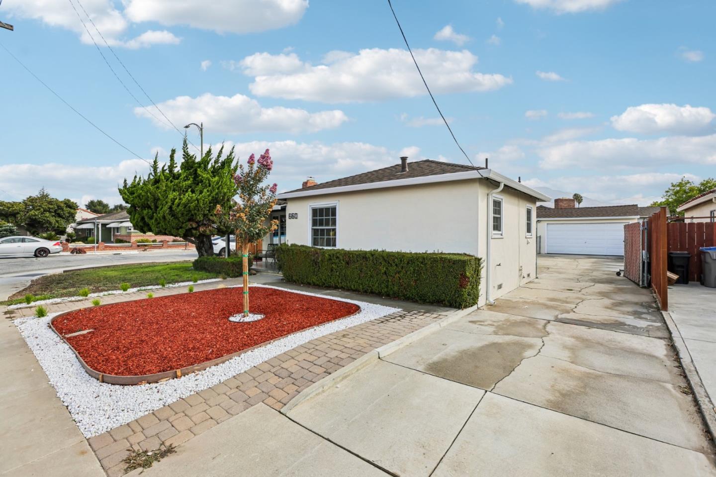 660 N White RD