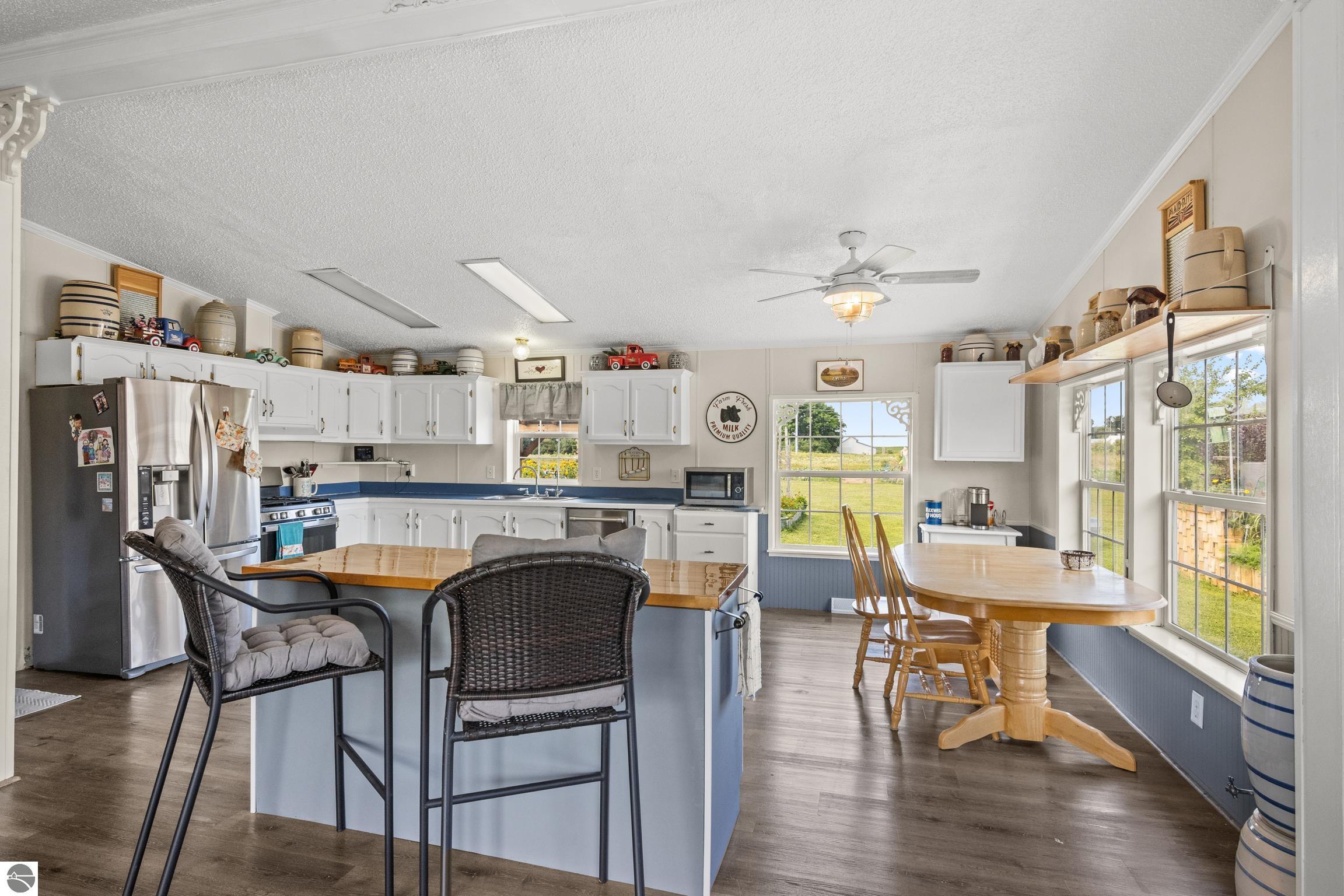 4433 Hamlin Road