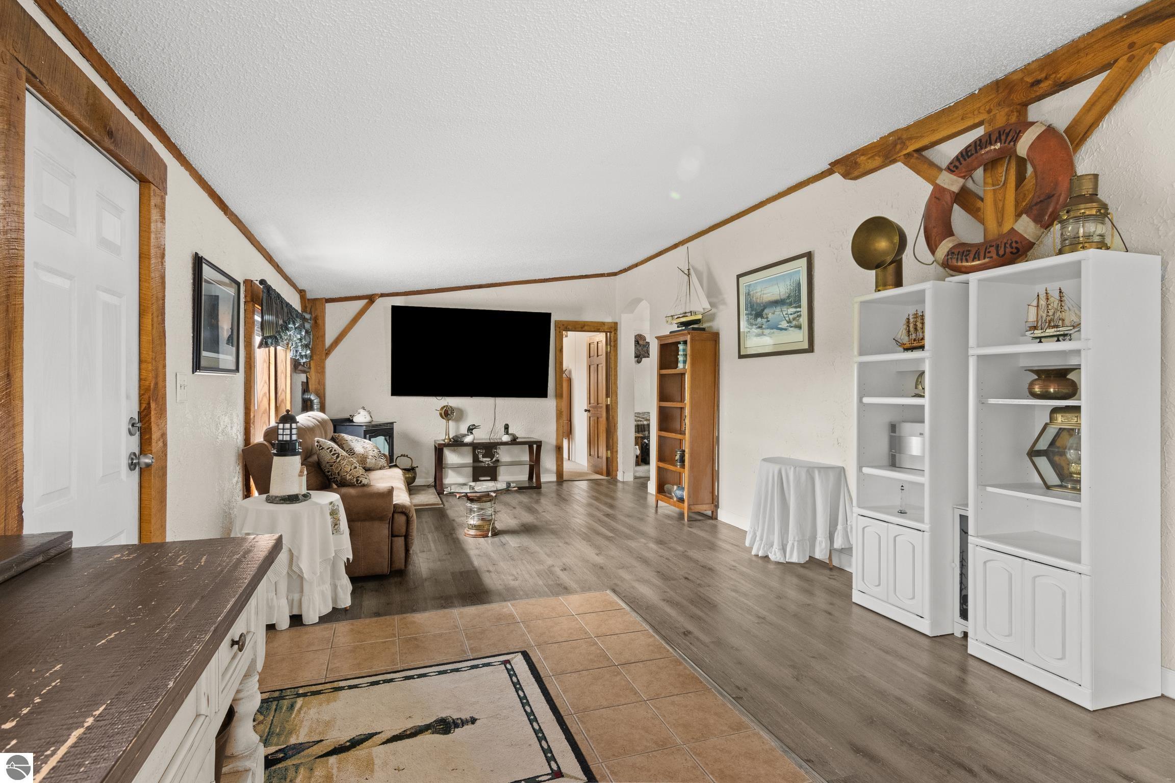 4433 Hamlin Road