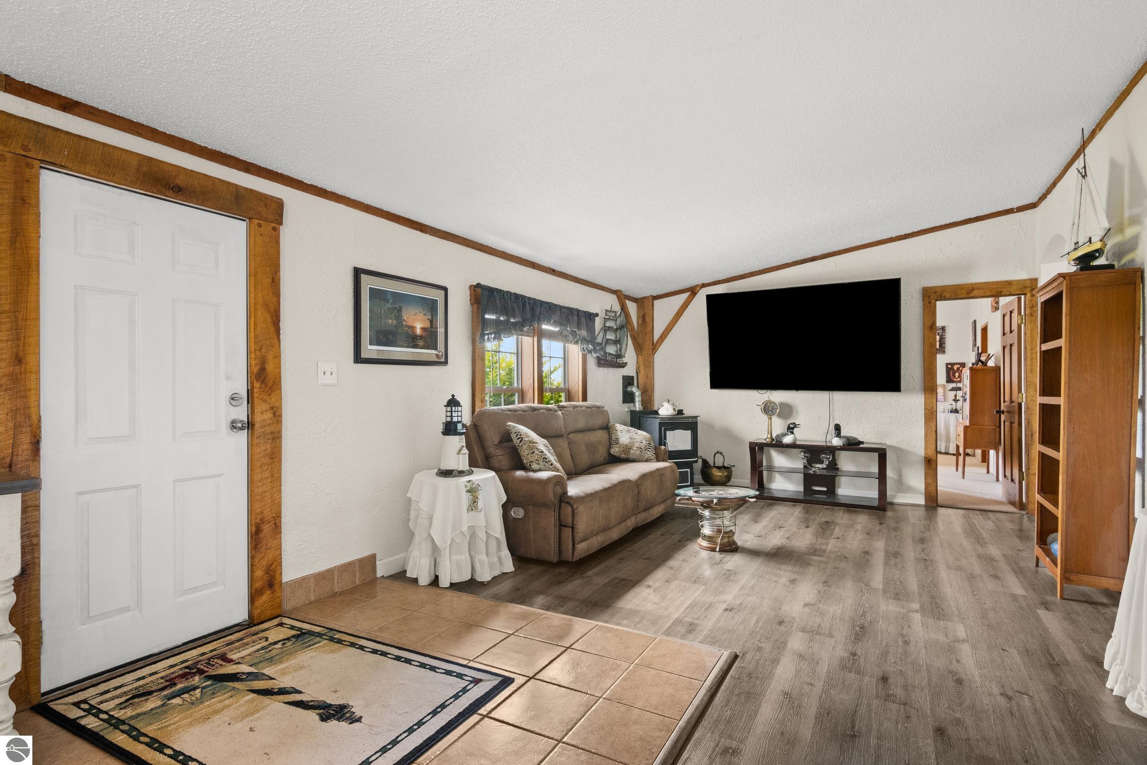 4433 Hamlin Road