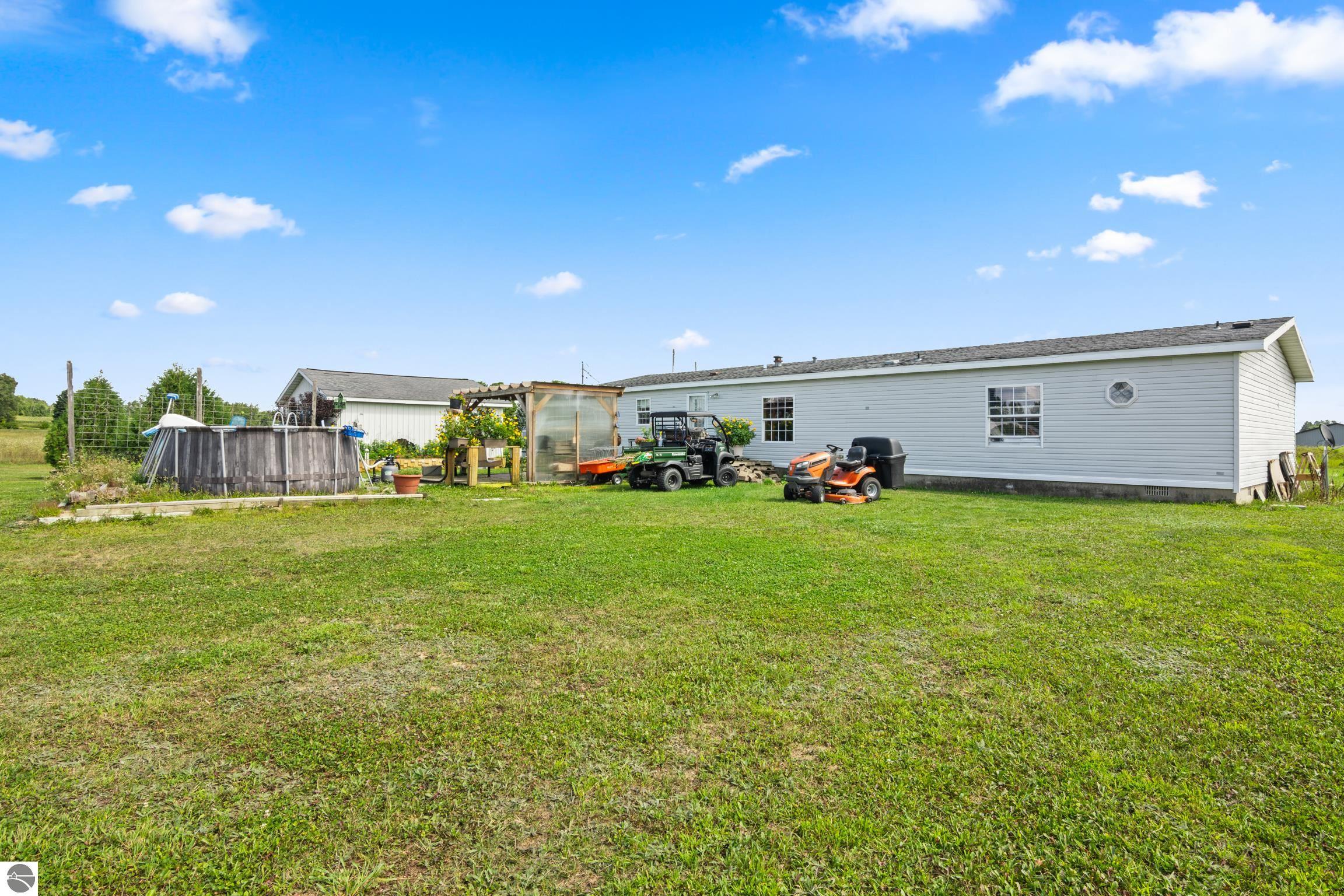 4433 Hamlin Road