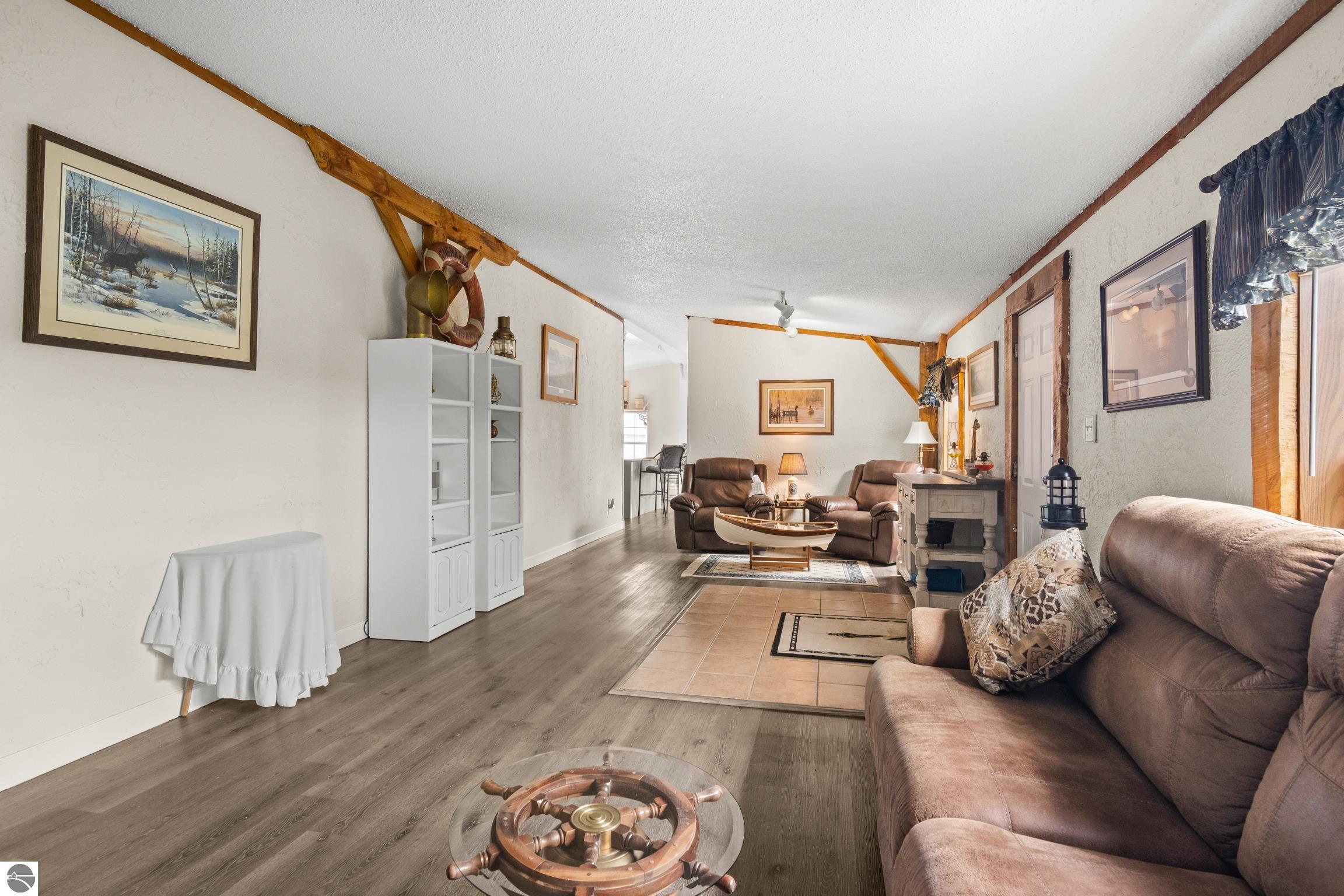 4433 Hamlin Road