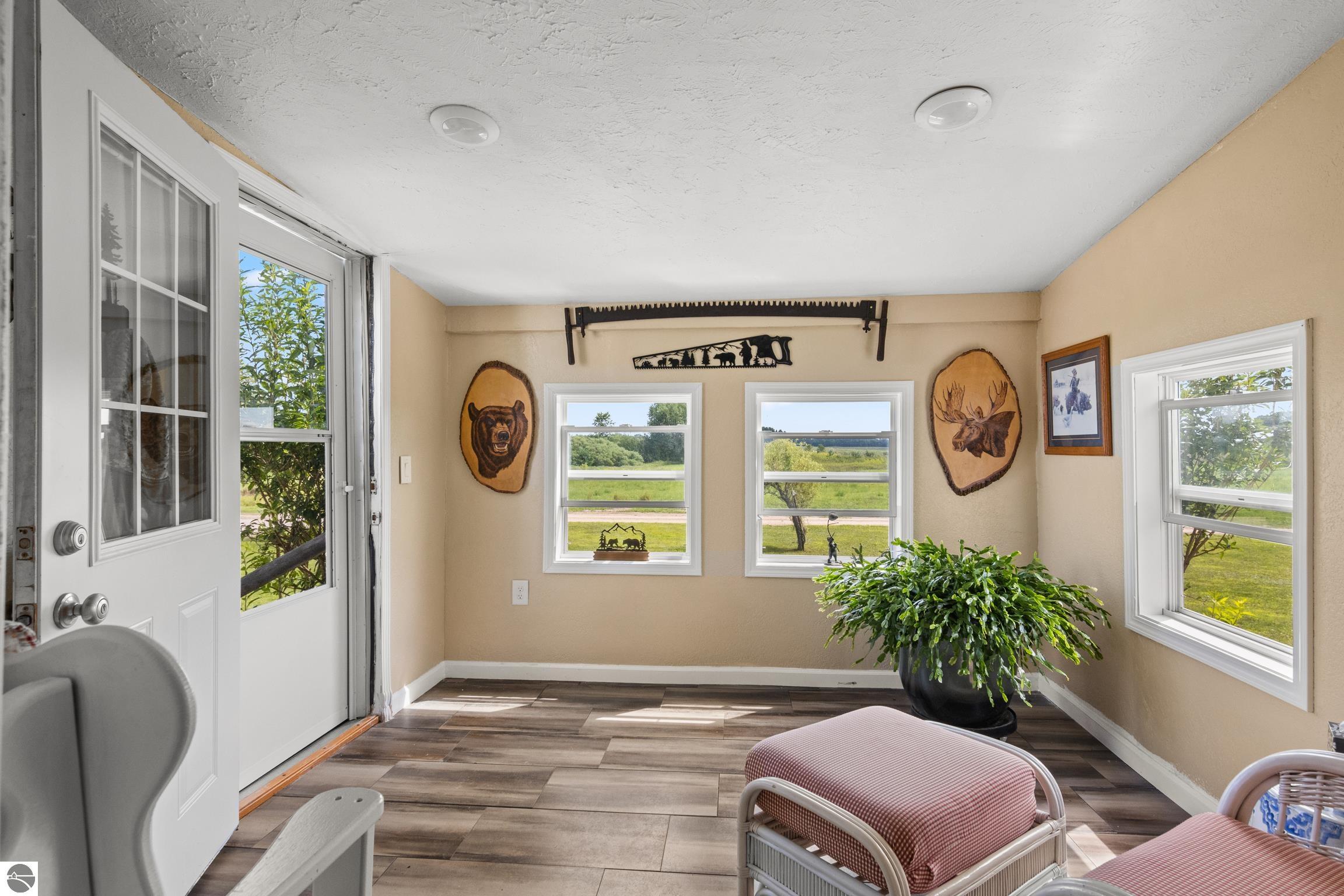 4433 Hamlin Road