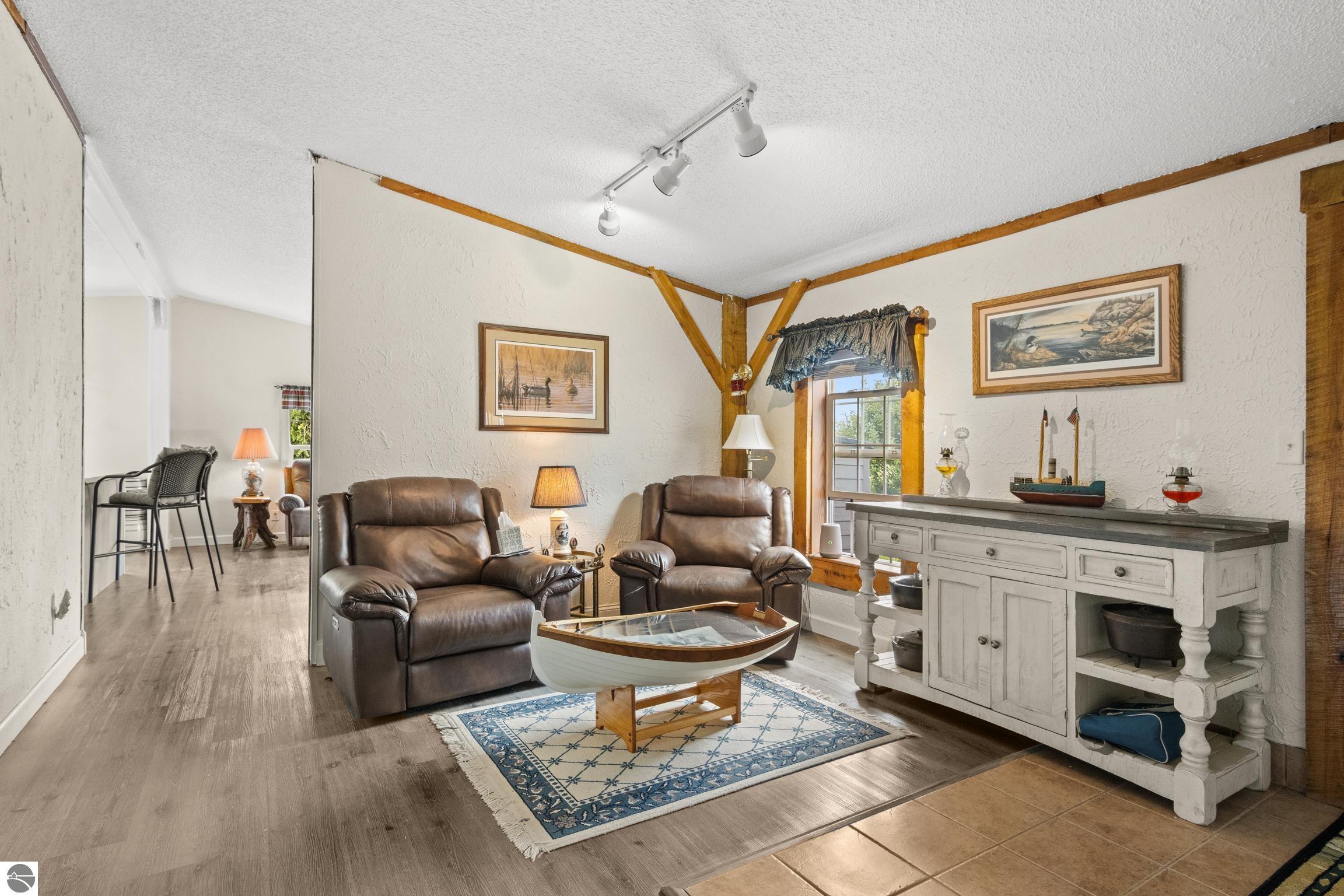 4433 Hamlin Road