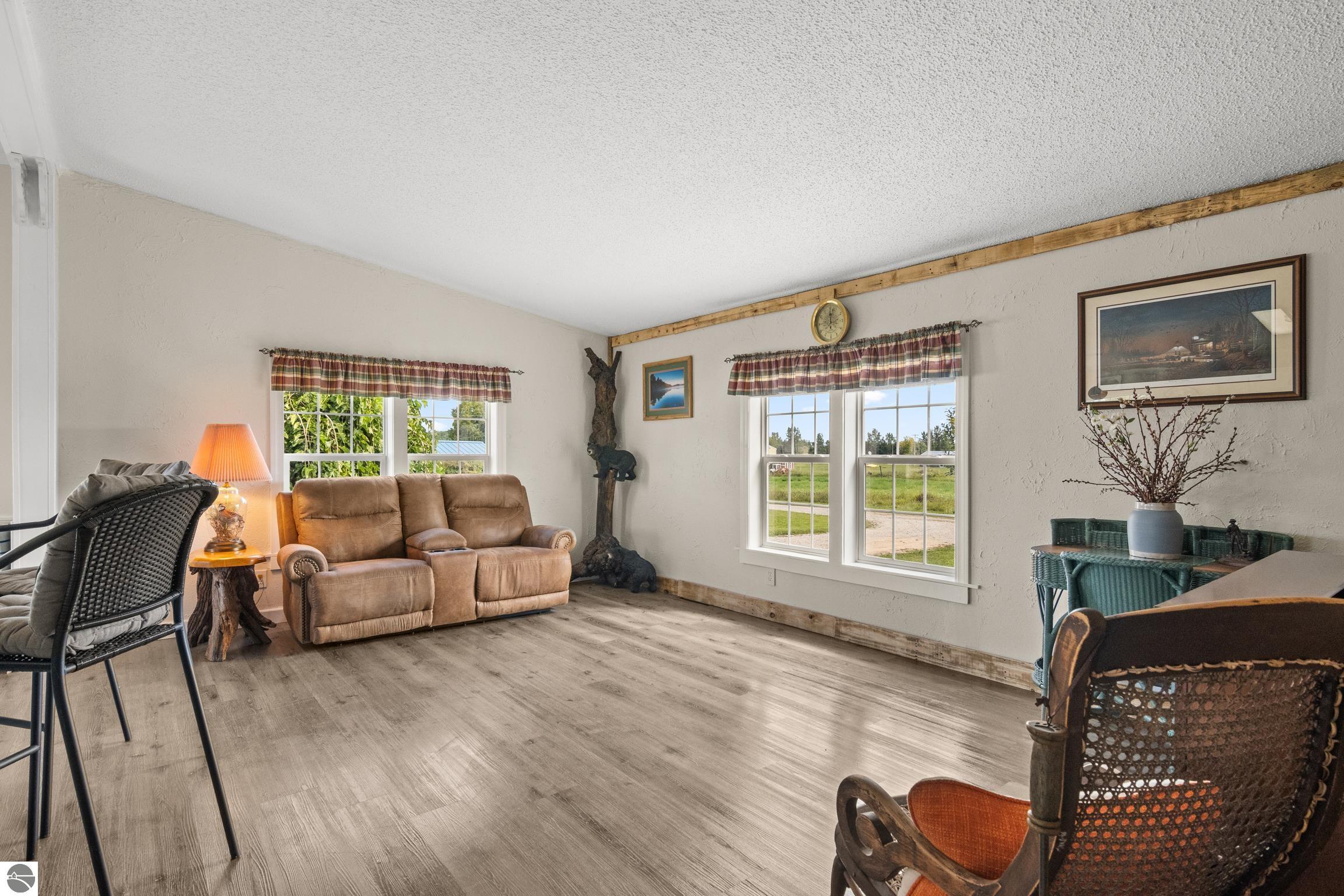 4433 Hamlin Road