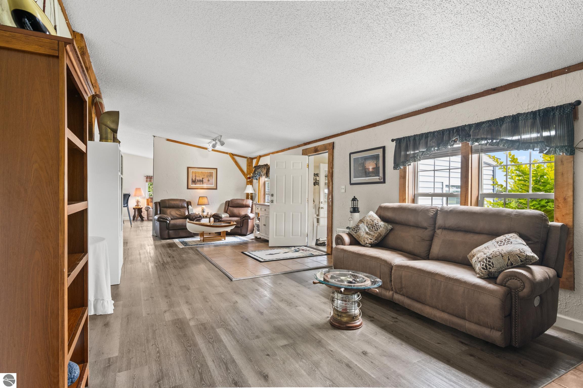 4433 Hamlin Road