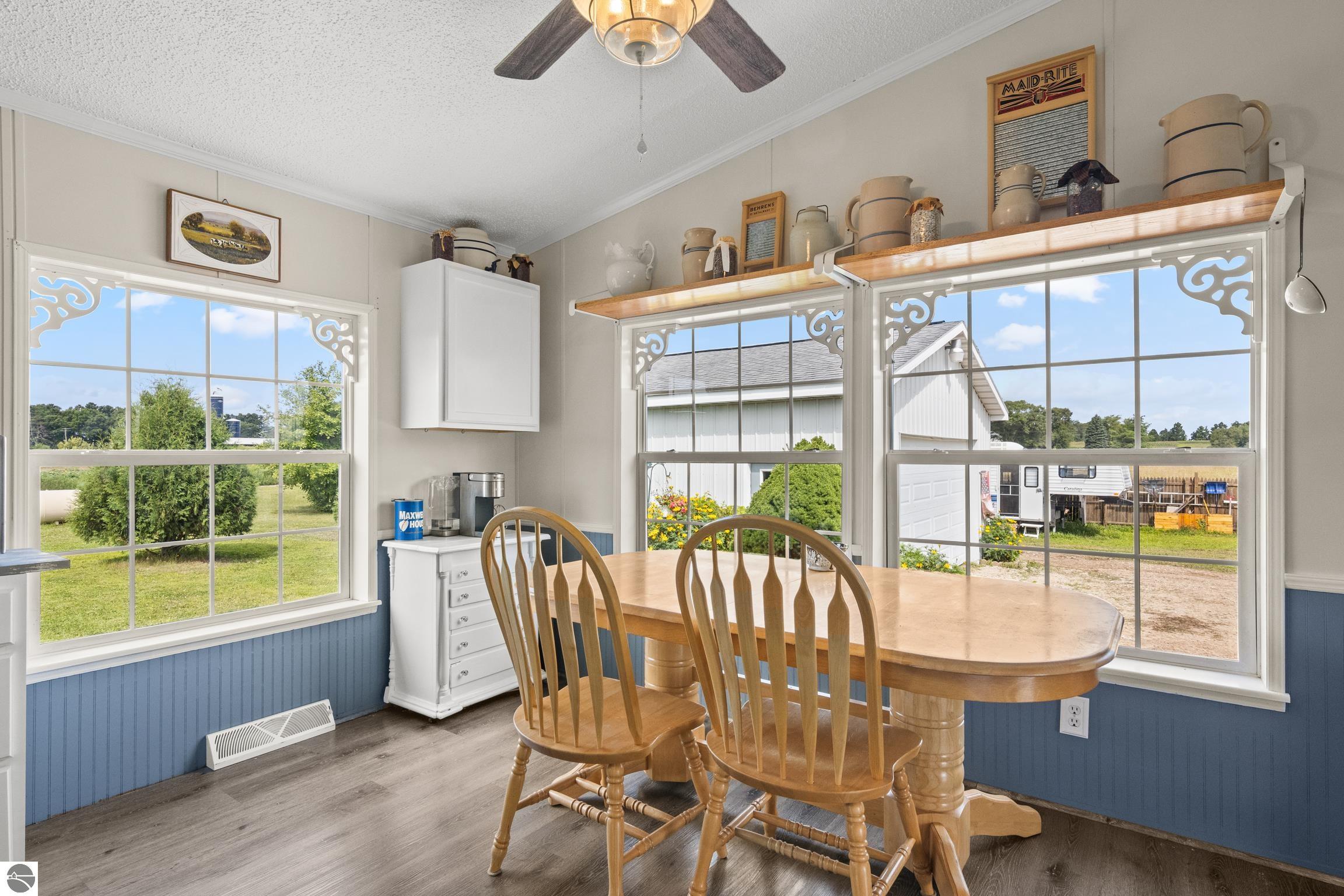 4433 Hamlin Road