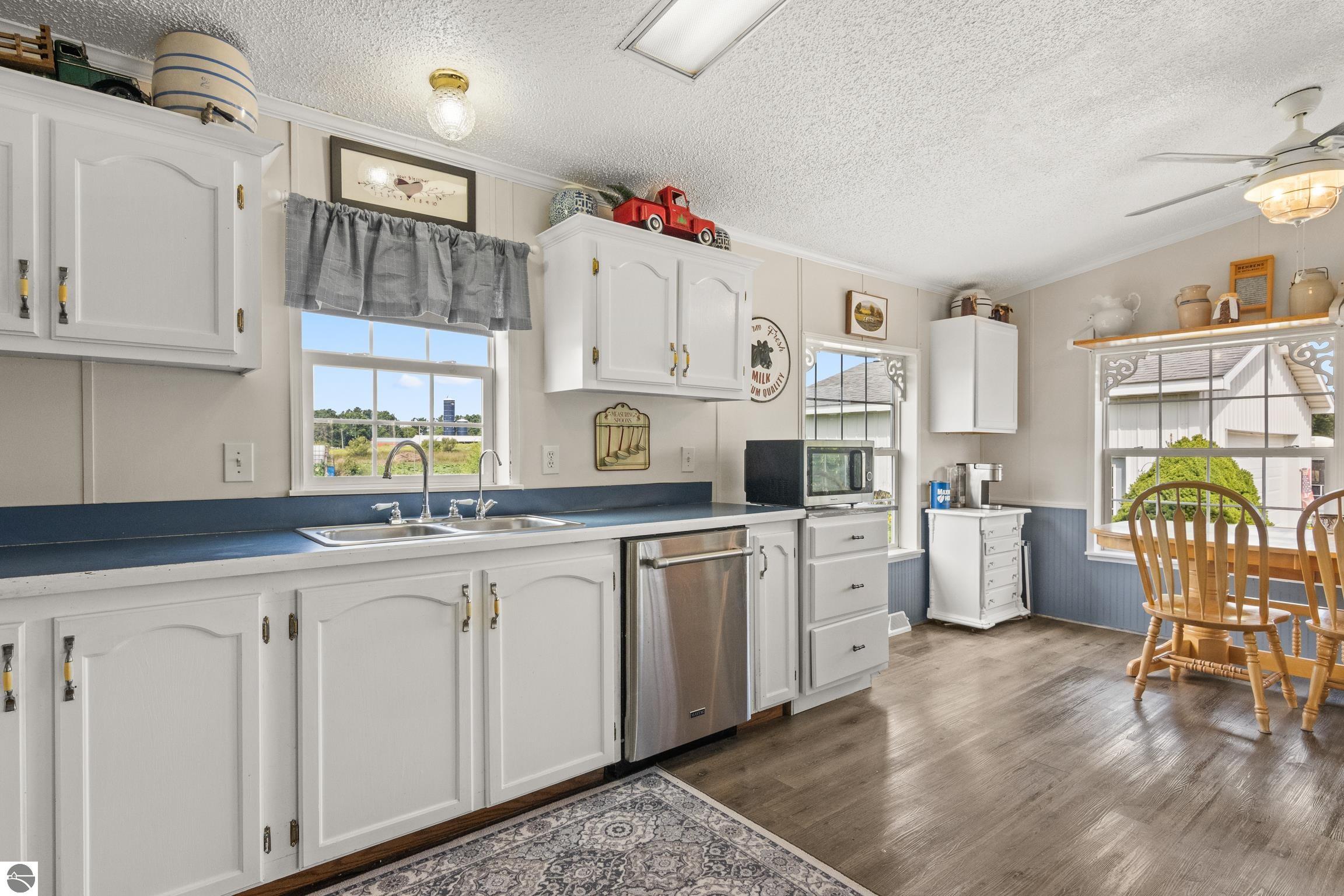 4433 Hamlin Road