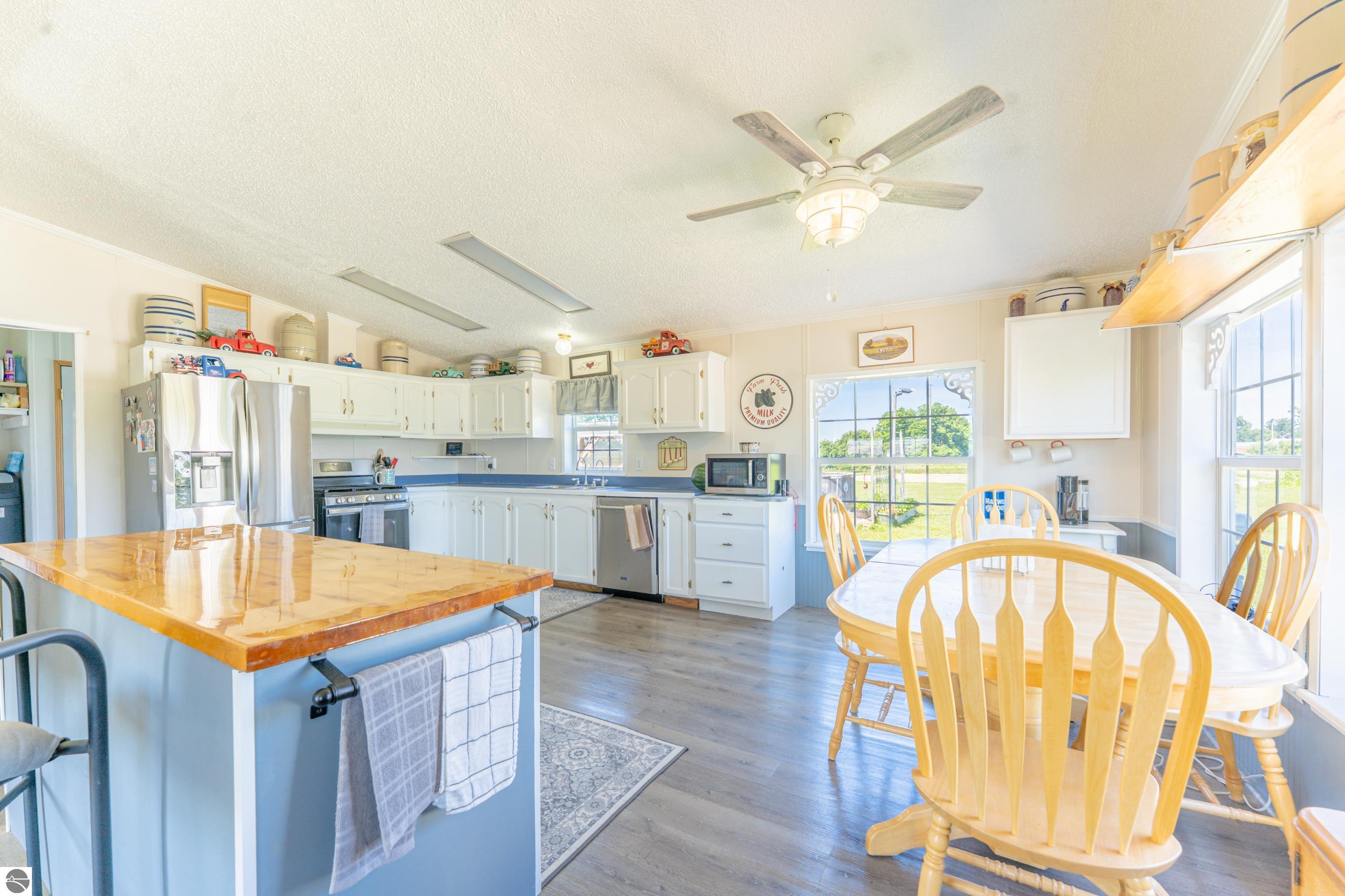 4433 Hamlin Road