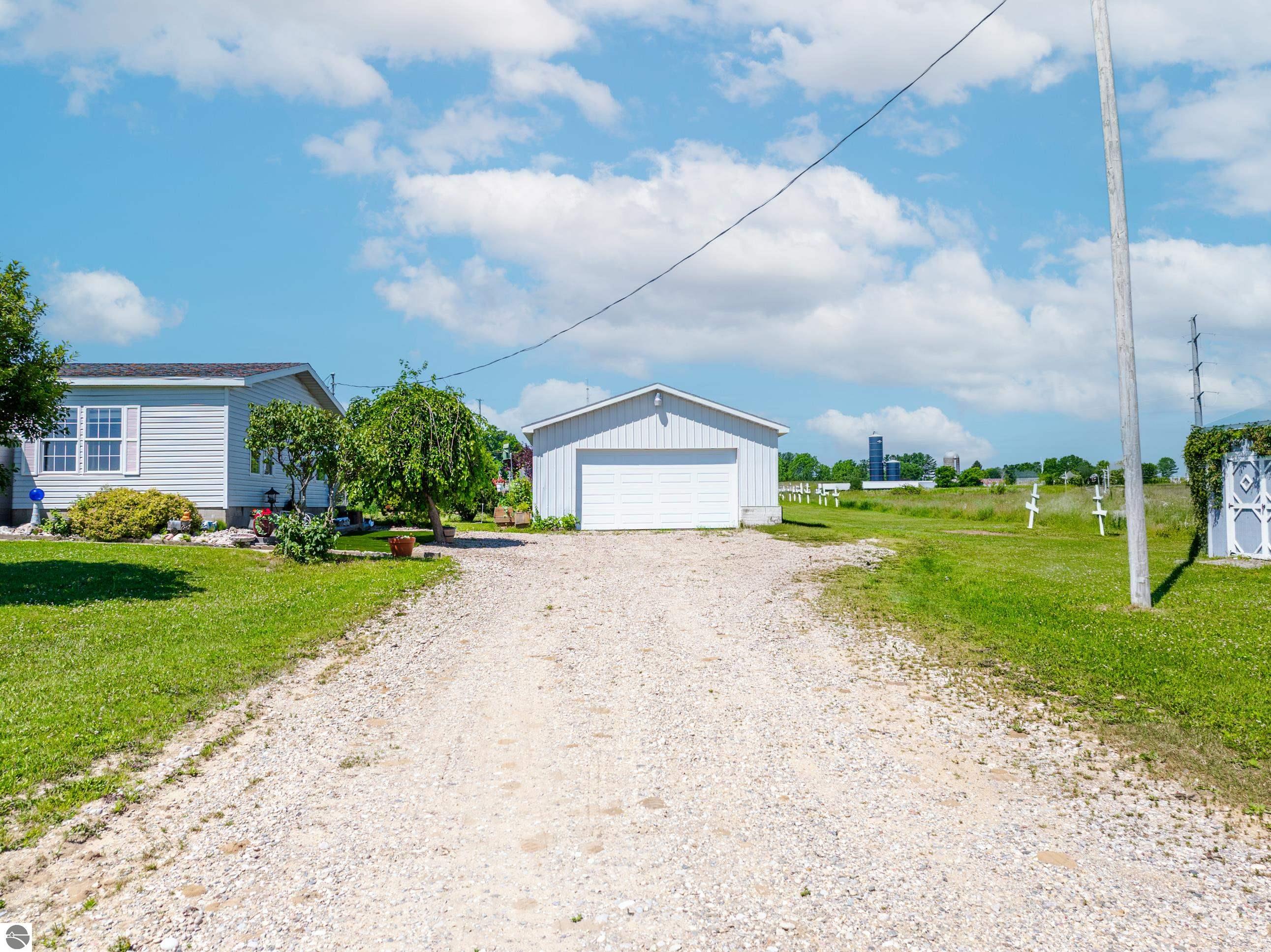 4433 Hamlin Road