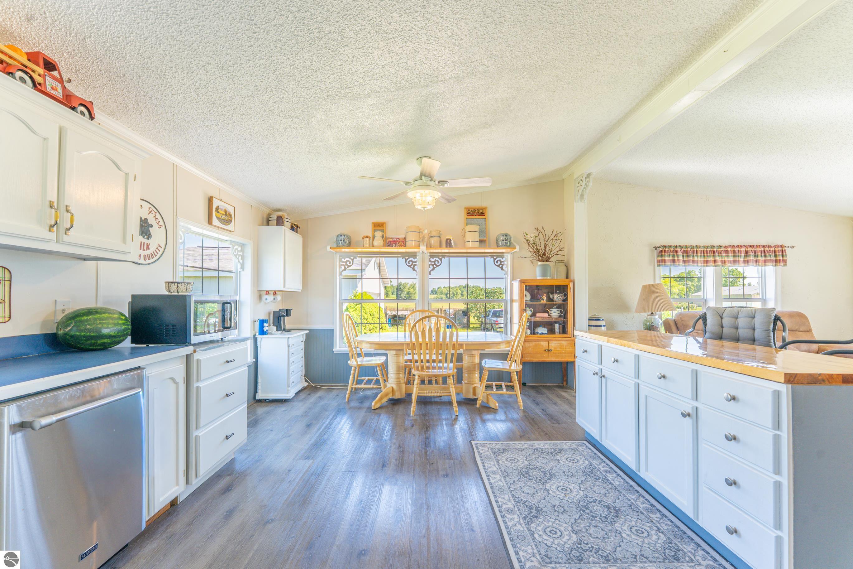 4433 Hamlin Road