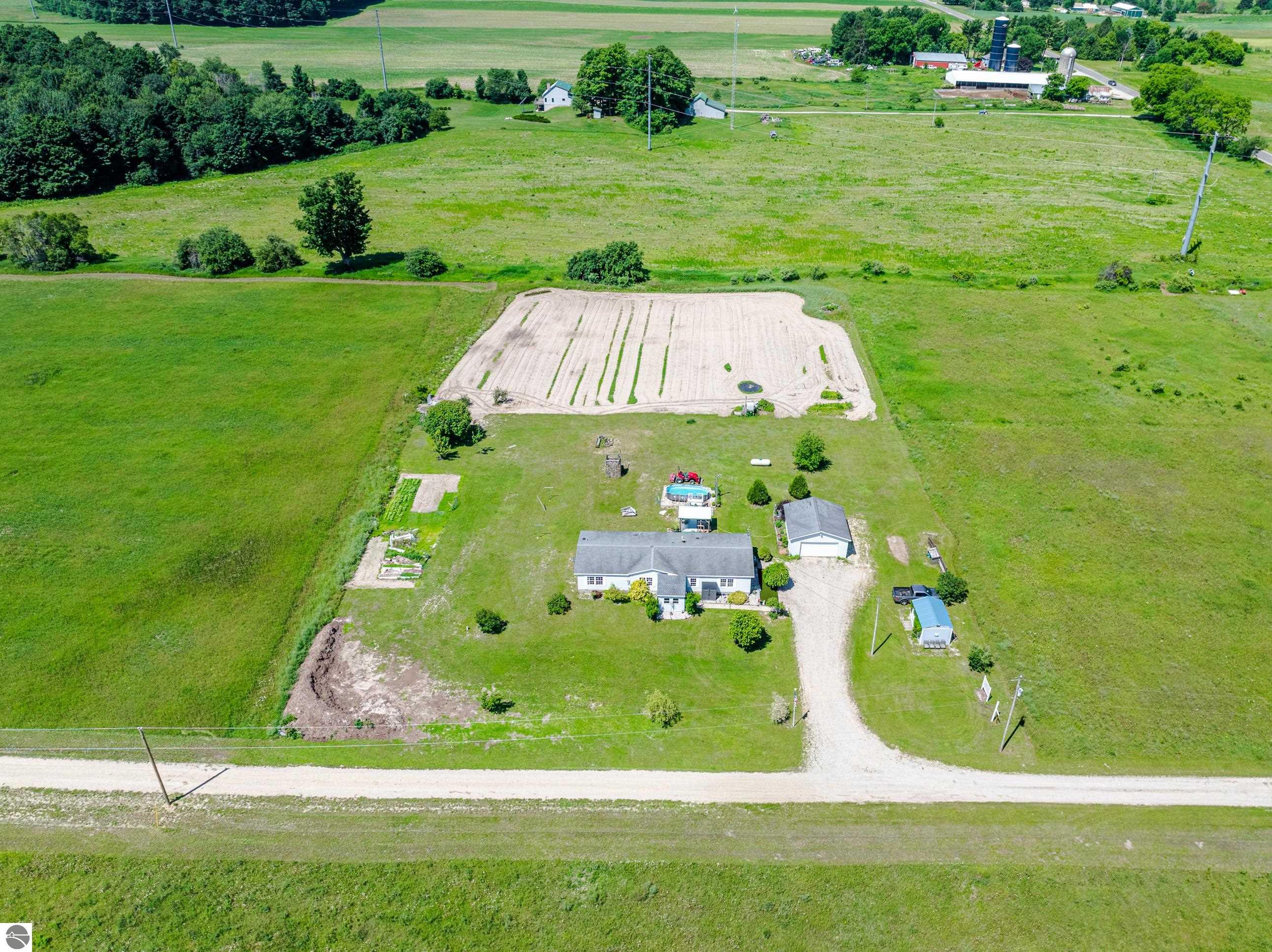 4433 Hamlin Road