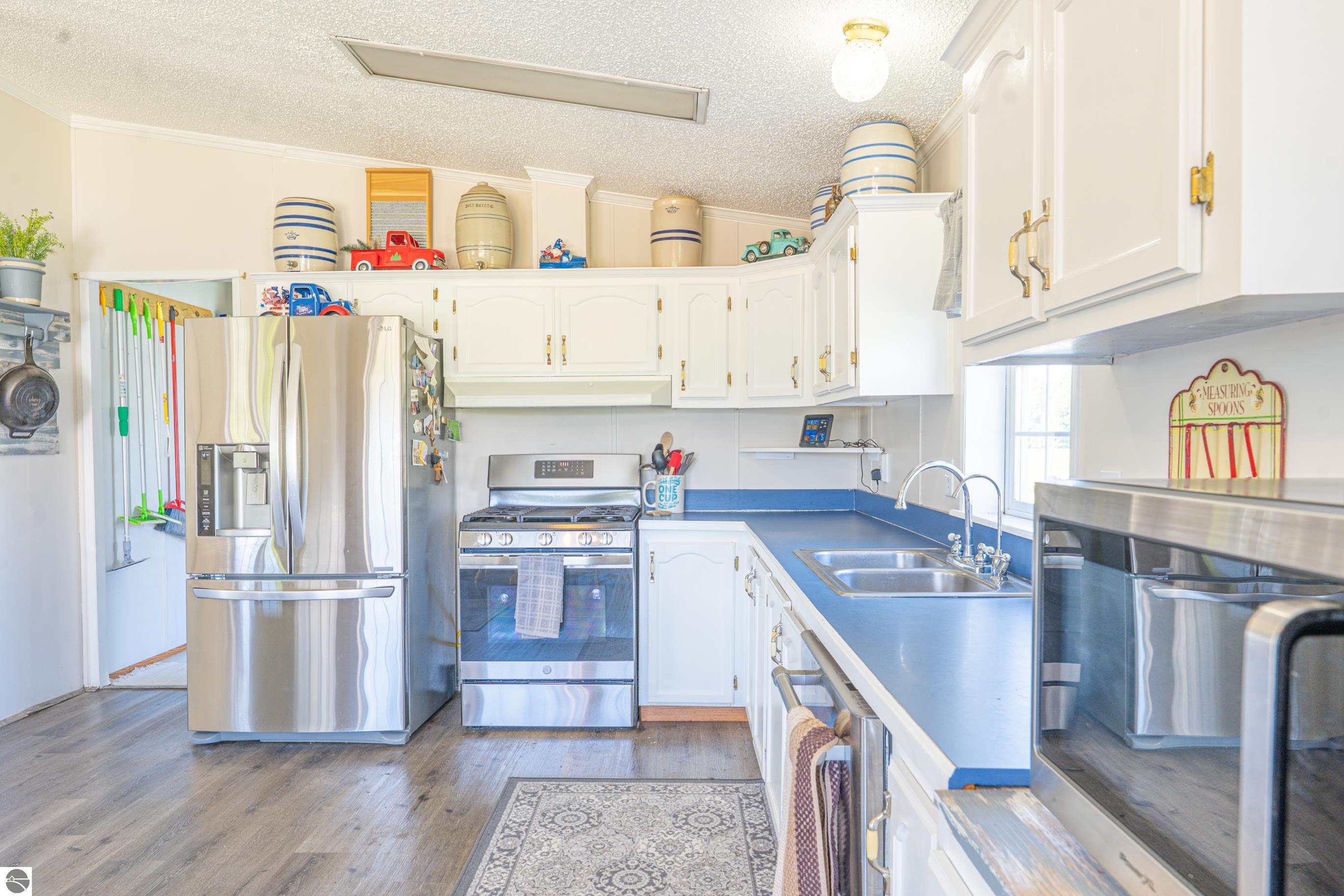 4433 Hamlin Road