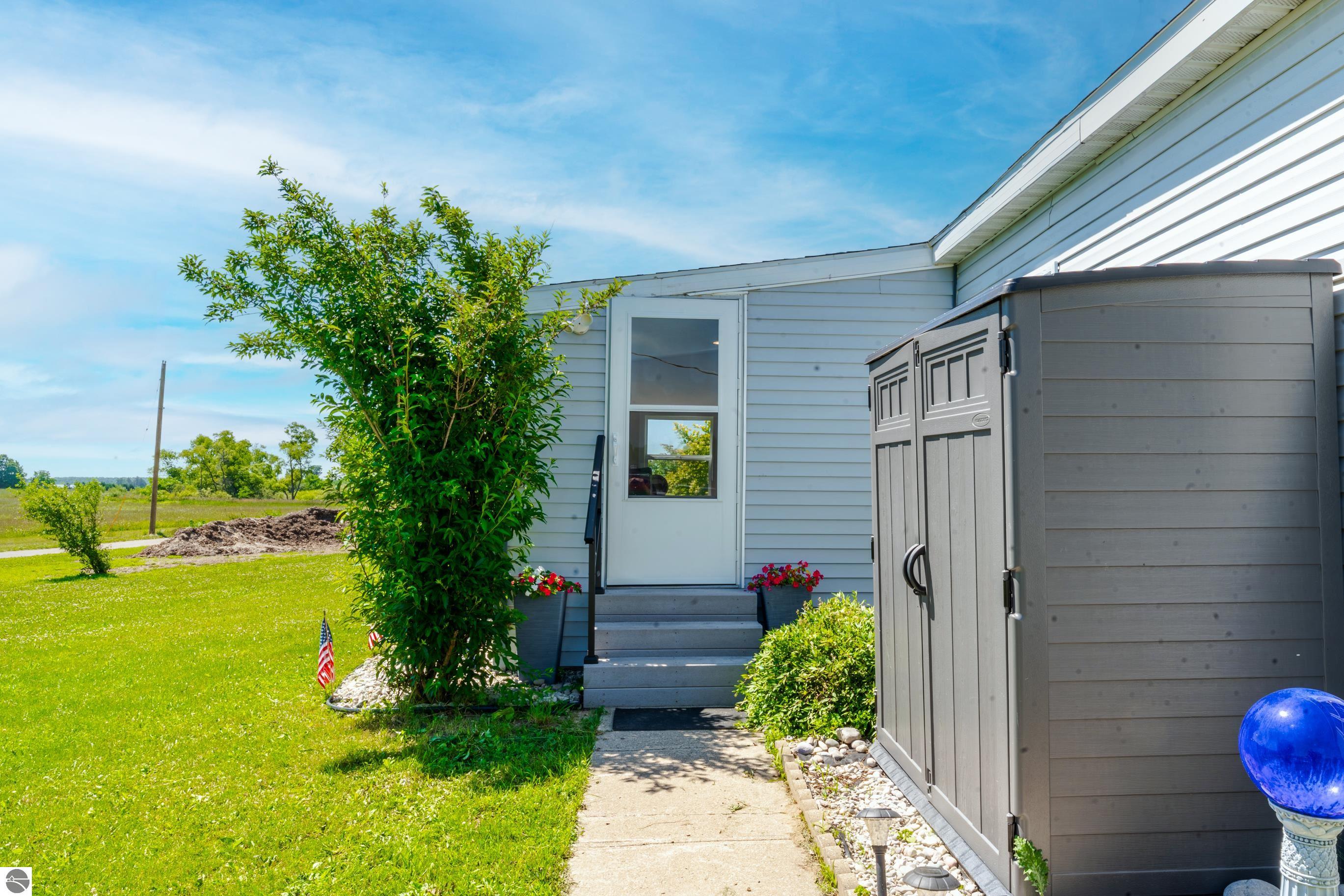 4433 Hamlin Road