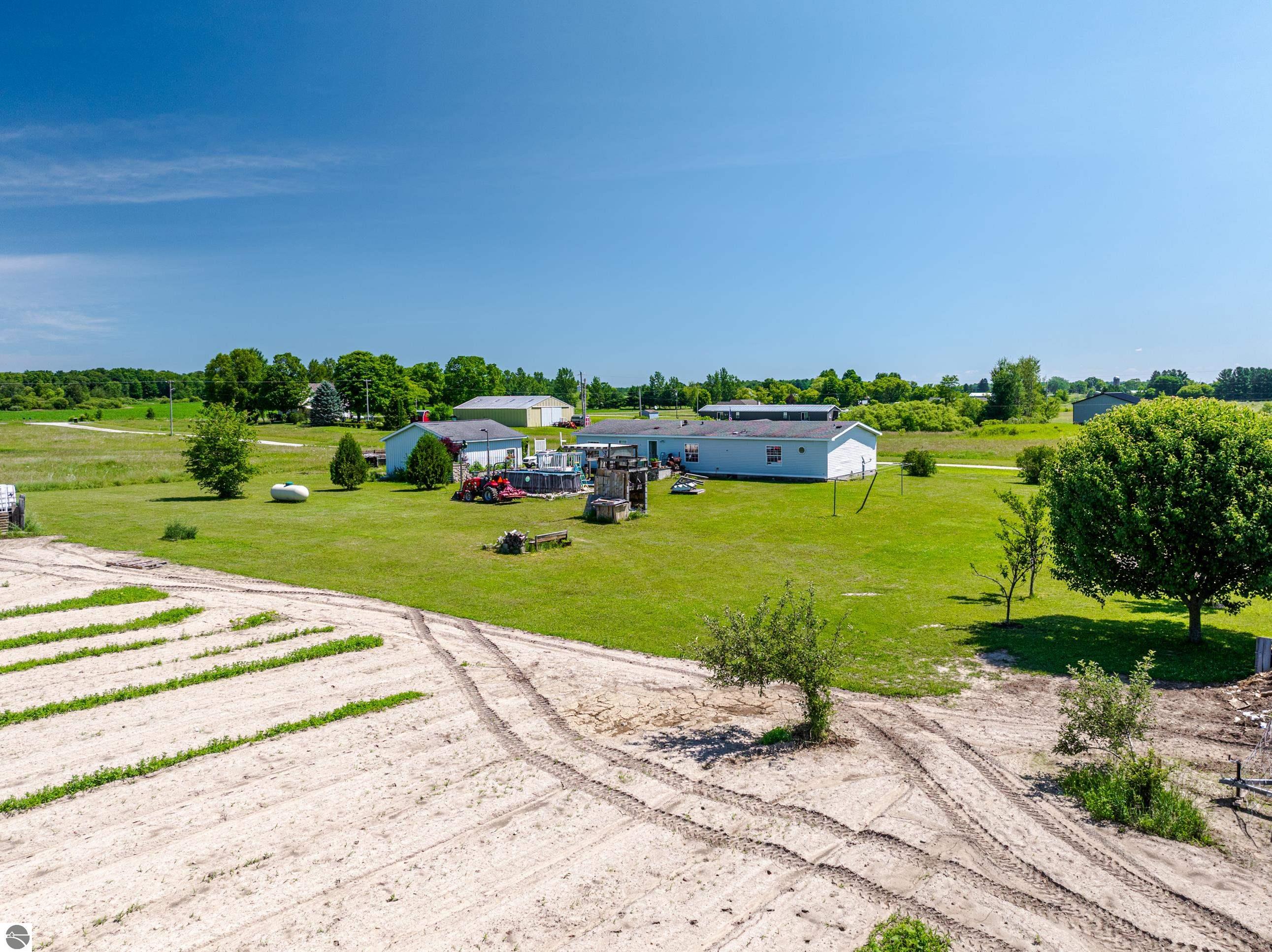 4433 Hamlin Road