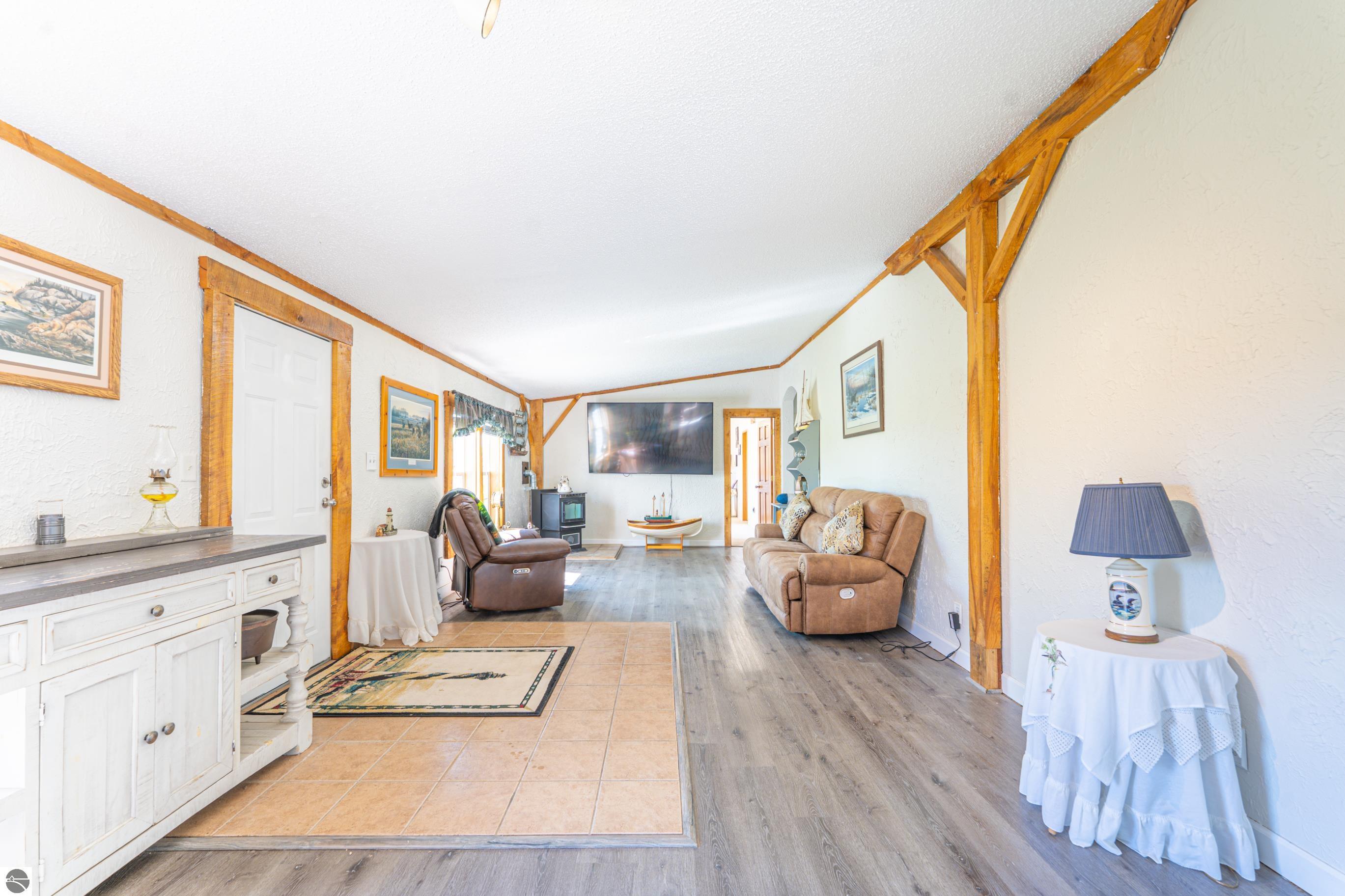 4433 Hamlin Road