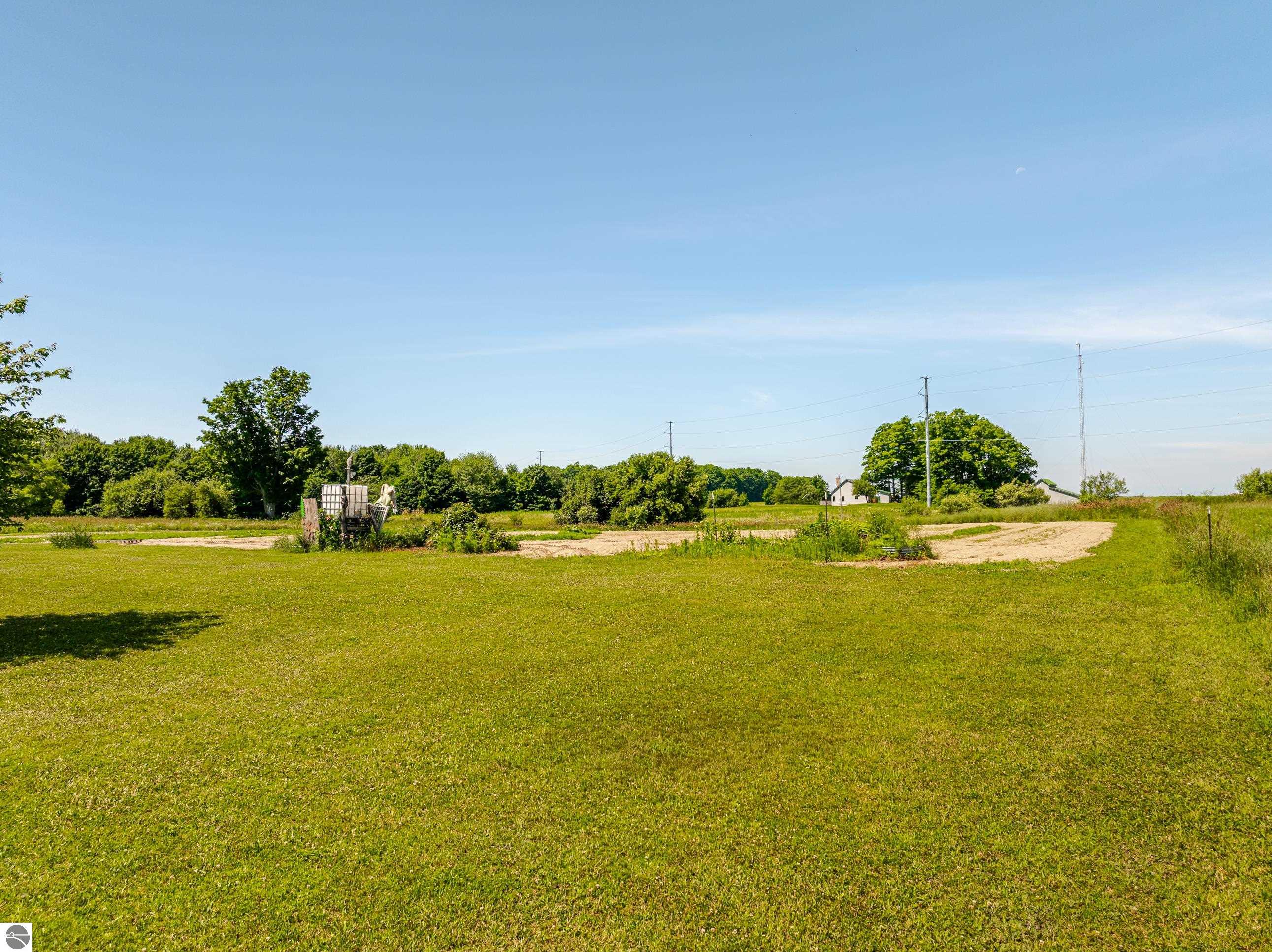 4433 Hamlin Road