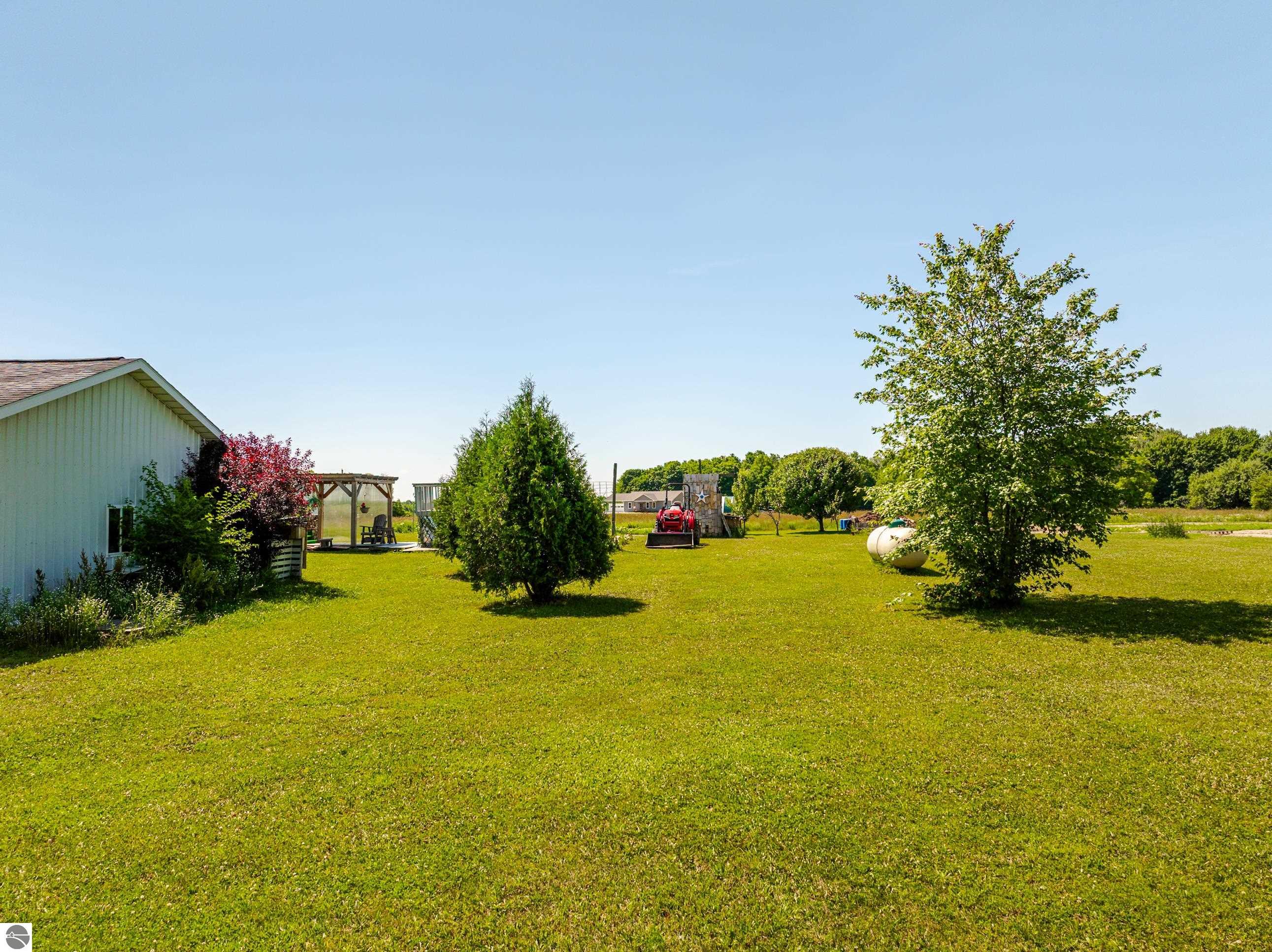 4433 Hamlin Road