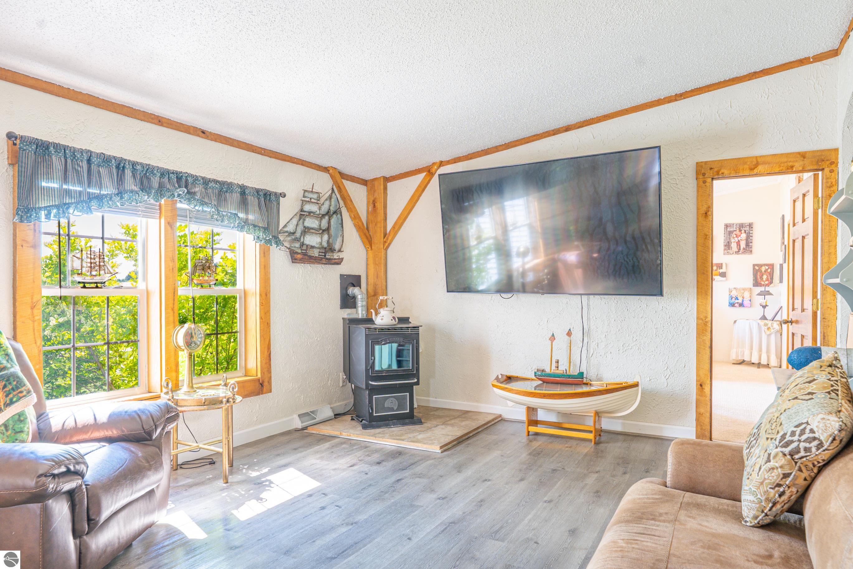 4433 Hamlin Road